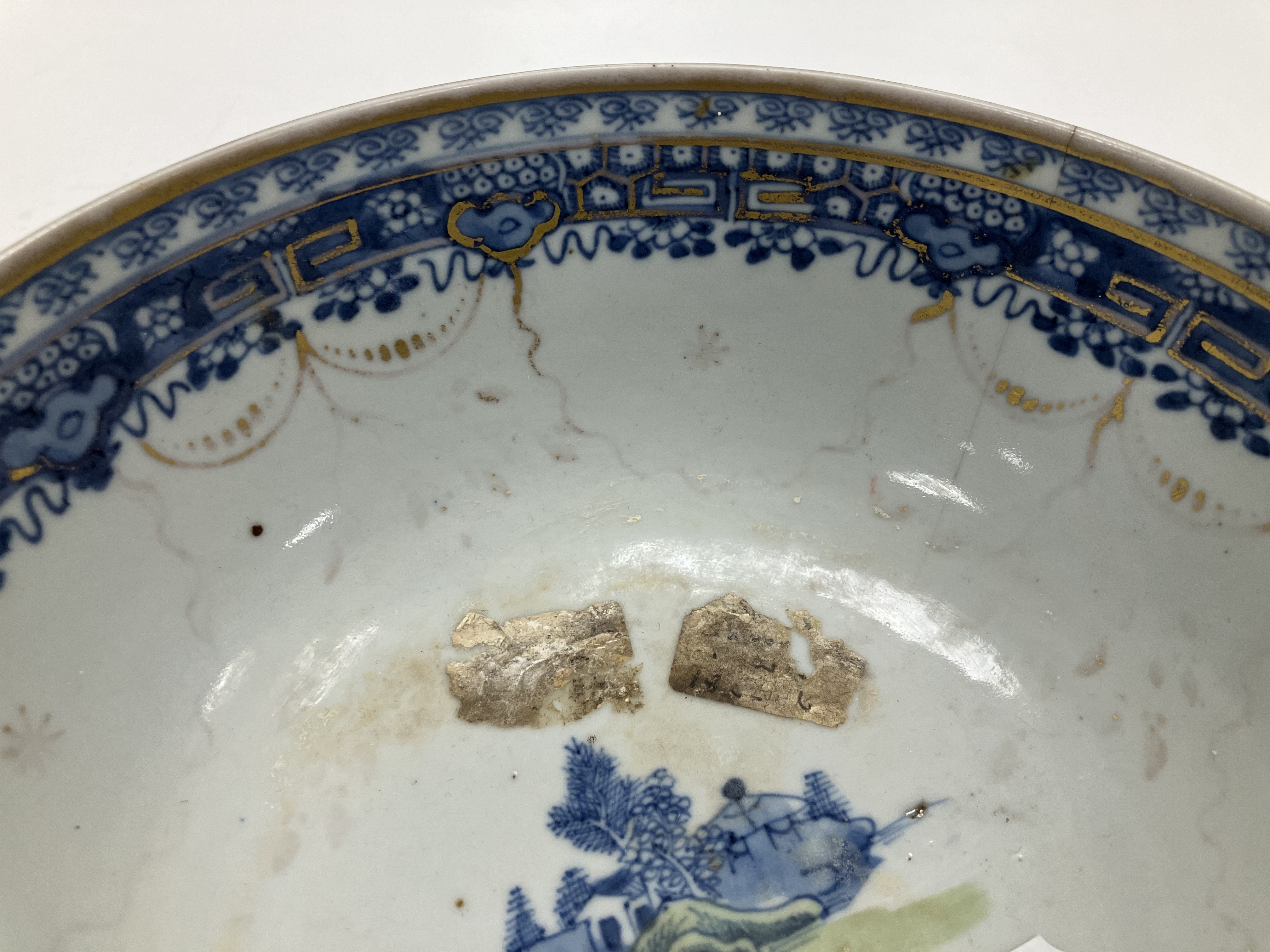 A 19th Century Chinese blue and white porcelain bowl decorated with figures on a bridge and willow - Image 41 of 50