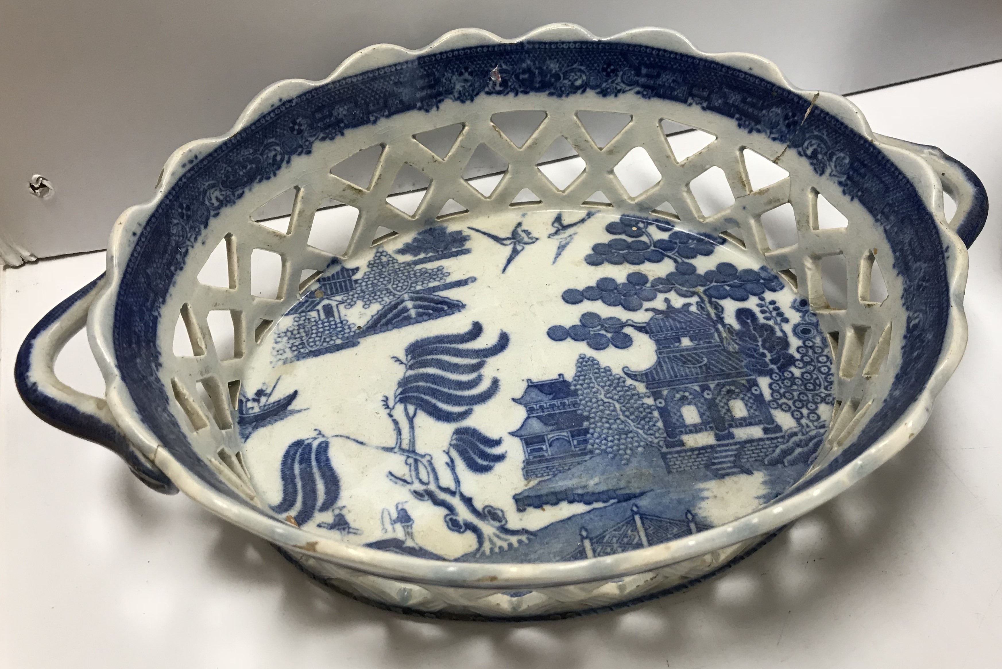A Chinese famille rose porcelain basket with ribbon and floral decoration 29 cm diameter, - Image 2 of 6