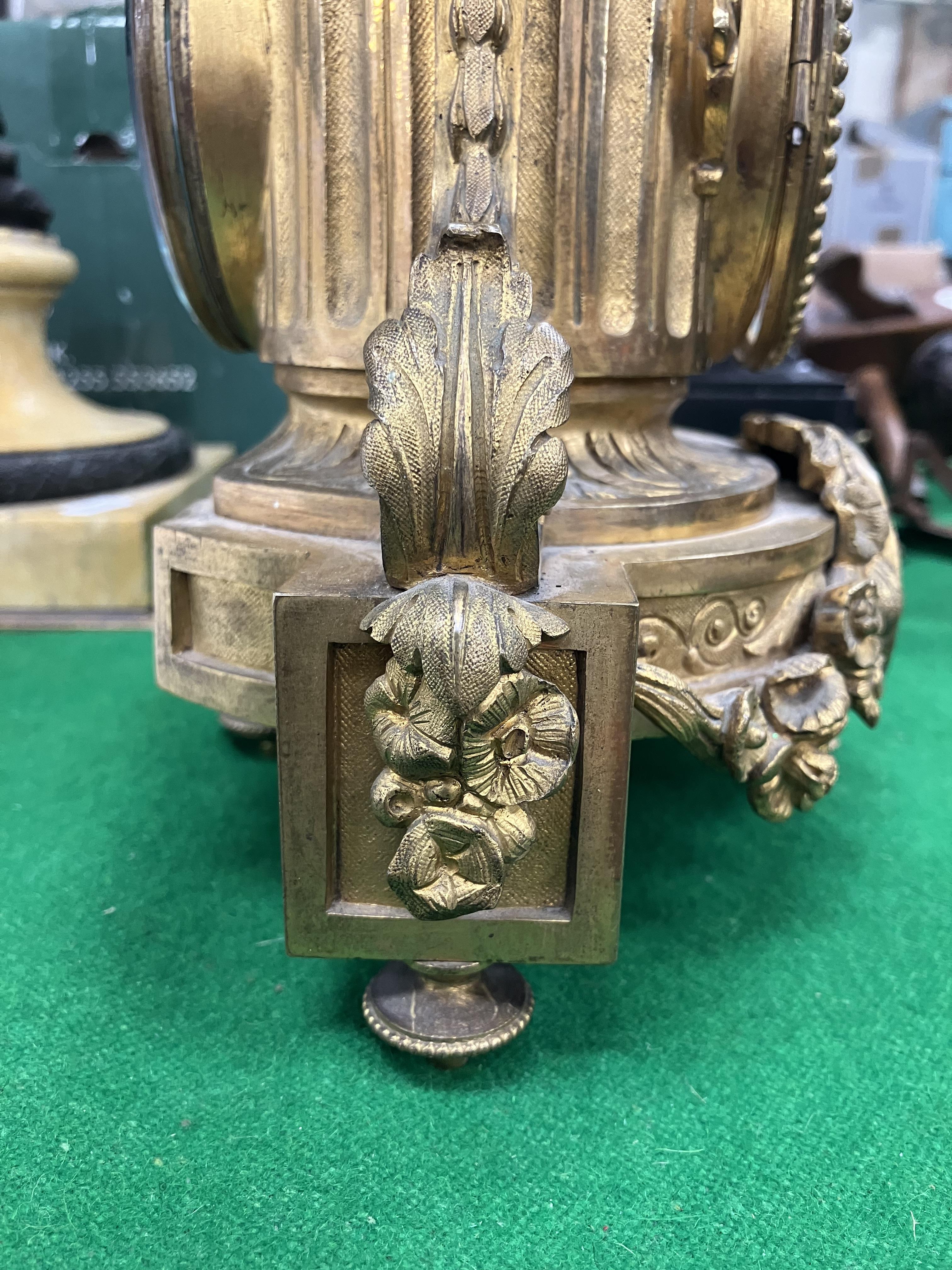 A 19th Century French gilt brass cased mantel clock, - Image 5 of 34