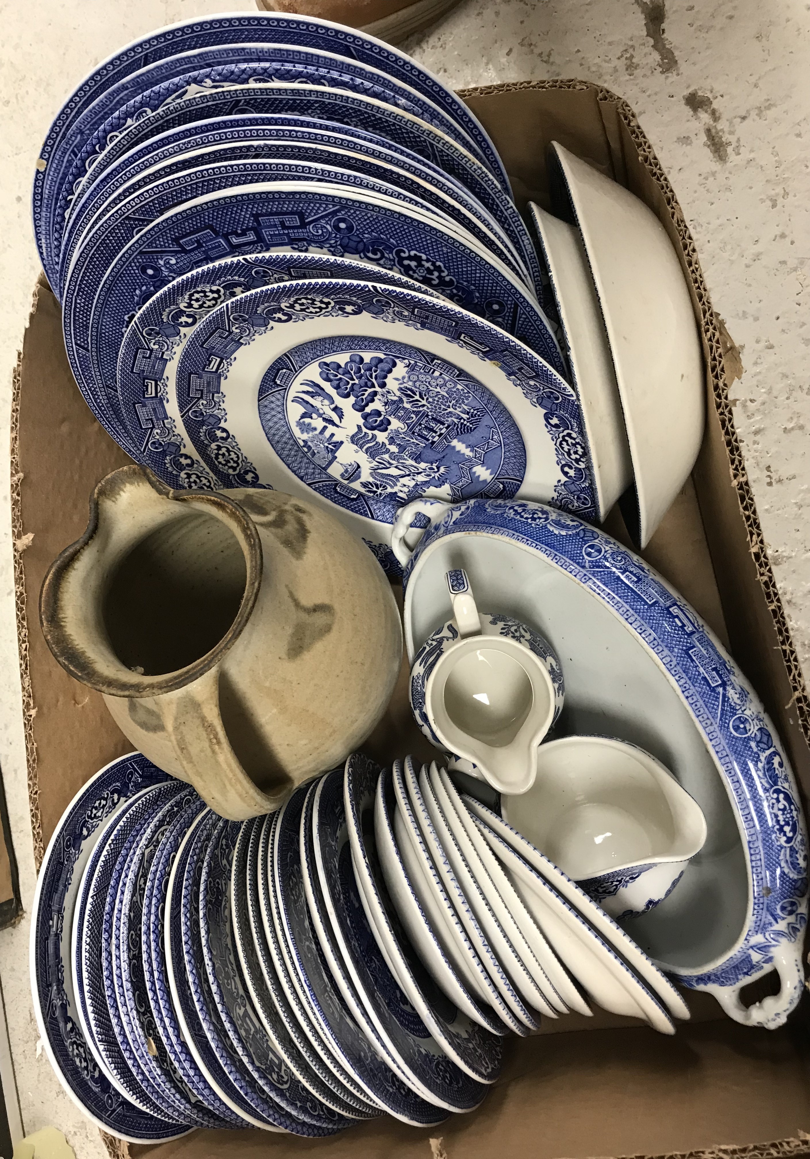 WITHDRAWN Four boxes of china wares to include a large quantity of various willow pattern dinner - Image 6 of 10