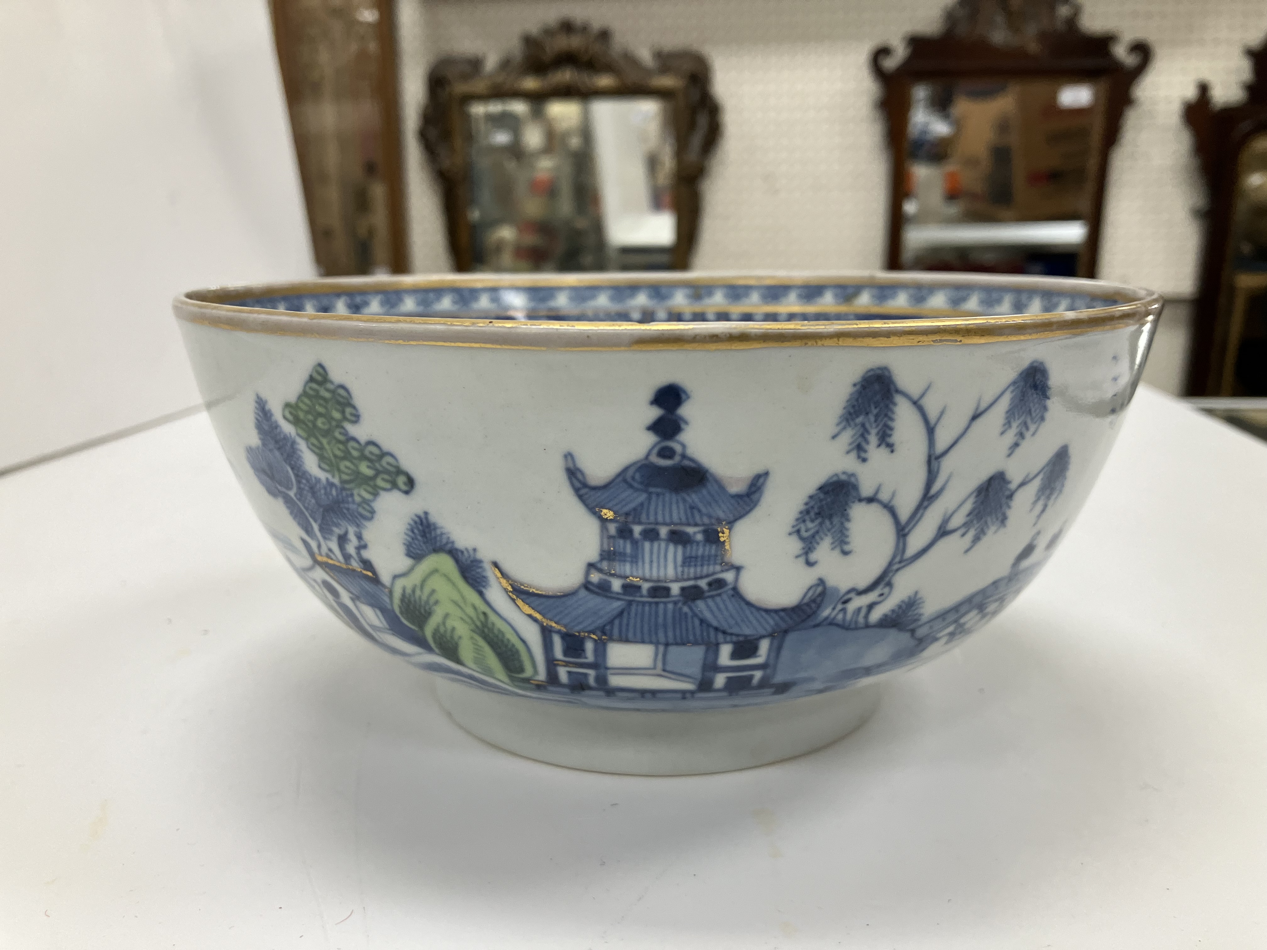 A 19th Century Chinese blue and white porcelain bowl decorated with figures on a bridge and willow - Image 43 of 50