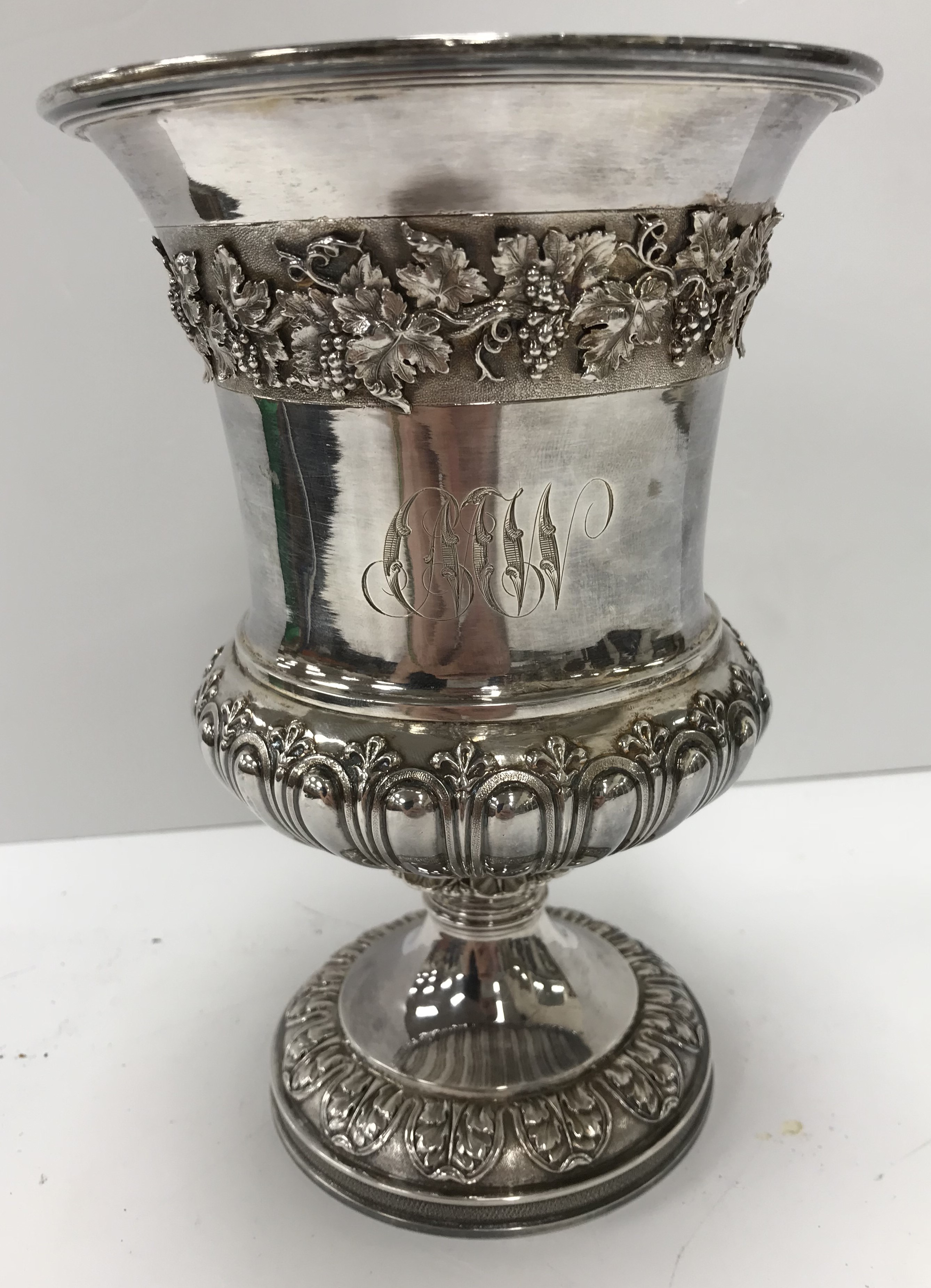 A George IV silver goblet with grape and vine decoration and gadrooned base with acanthus leaf - Image 2 of 4