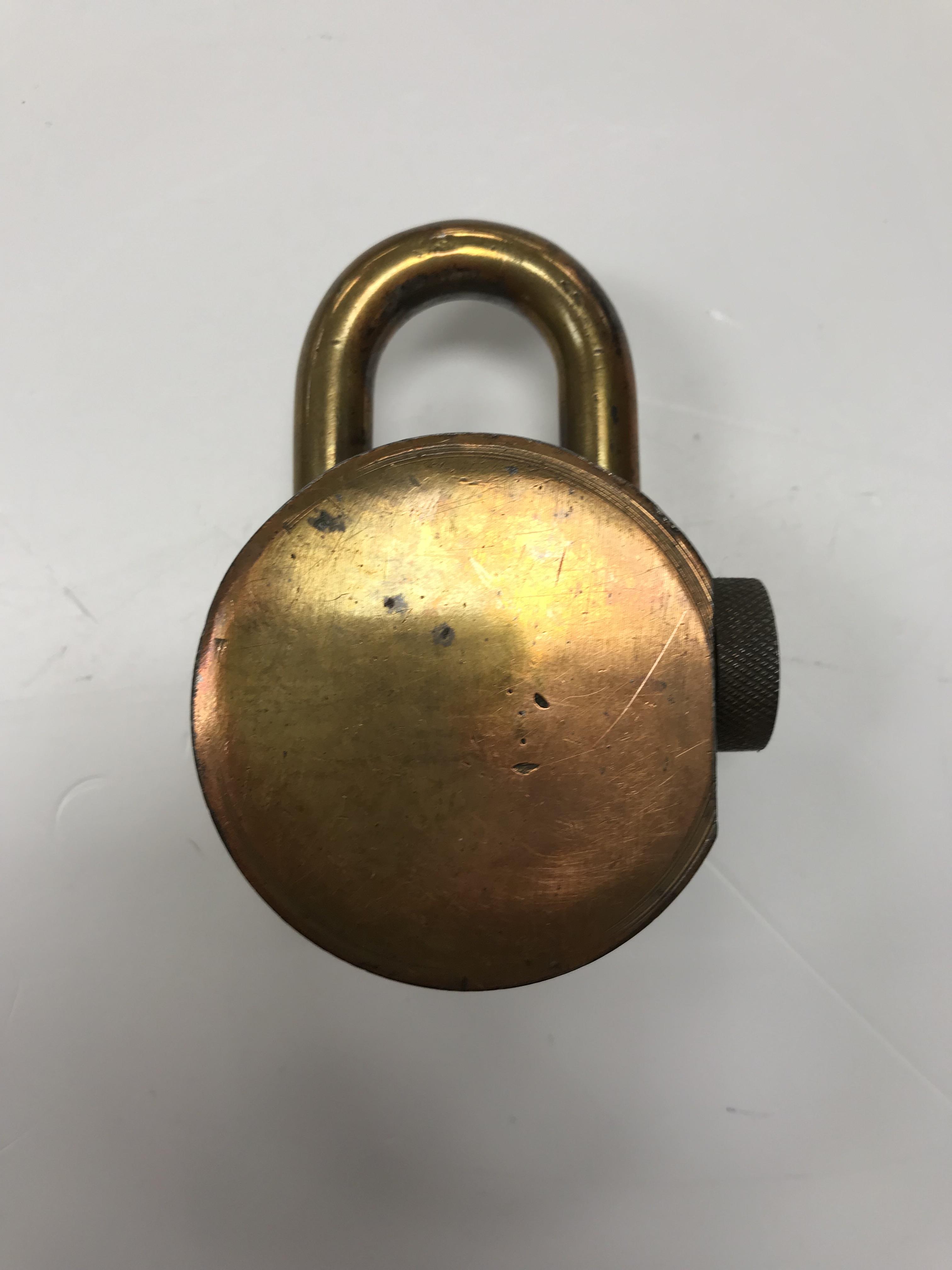 A vintage Sesame quadruple barrel combination lock in brass, 6 cm diameter, 8. - Image 3 of 3