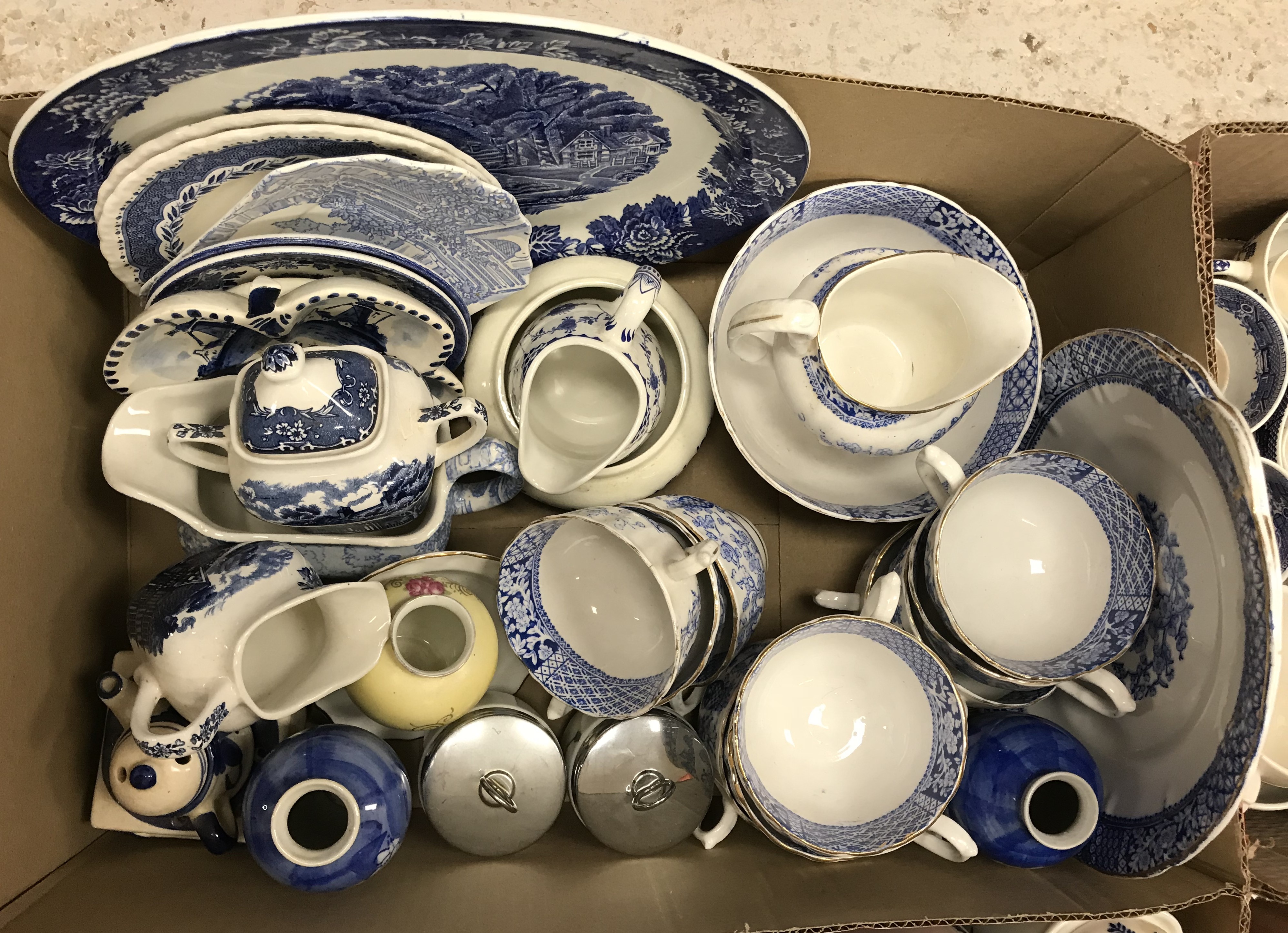 WITHDRAWN Four boxes of china wares to include a large quantity of various willow pattern dinner - Image 3 of 10