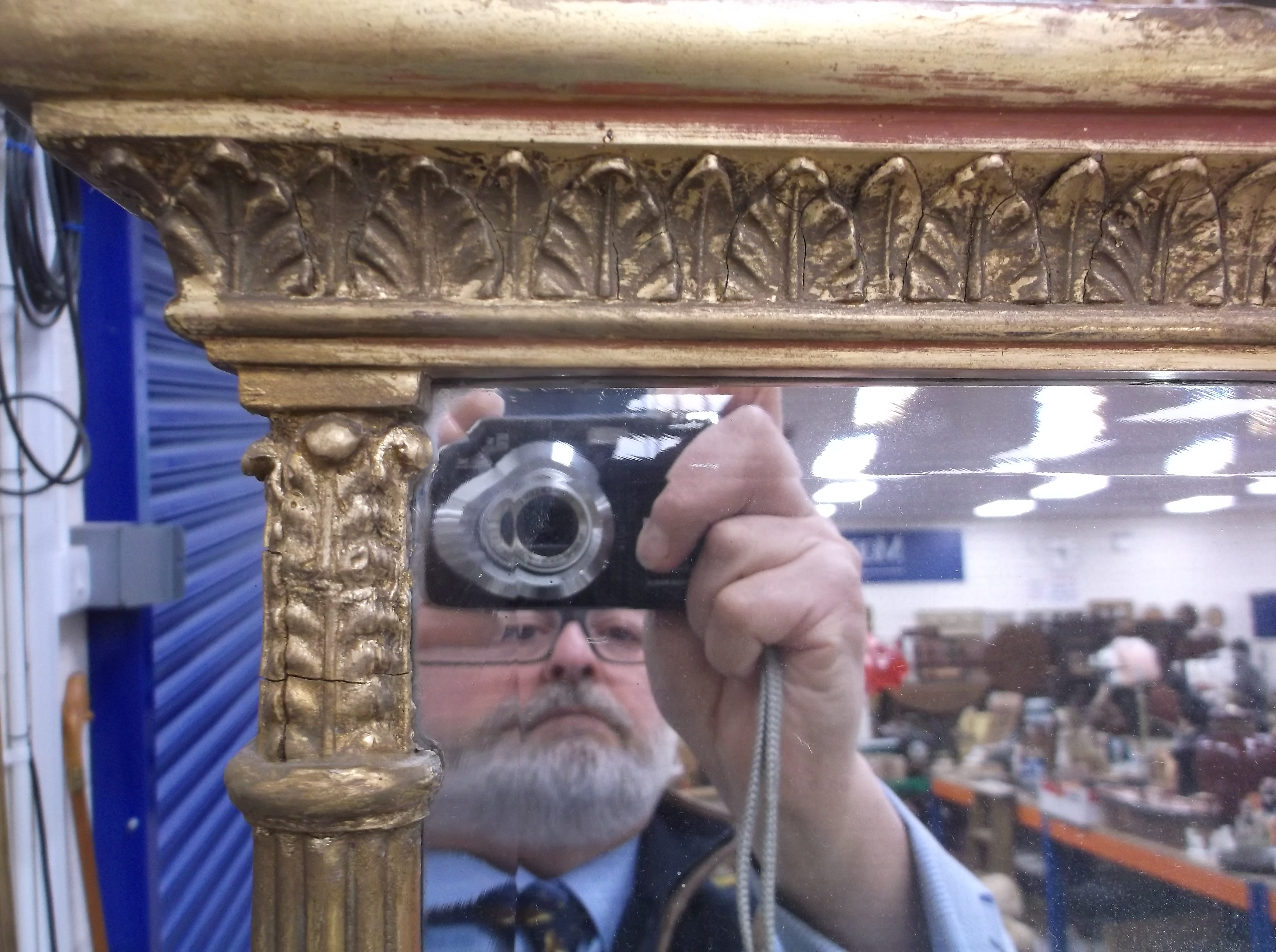 An 18th Century carved giltwood and gesso framed overmantel mirror with lotus leaf carved domed top - Image 26 of 31