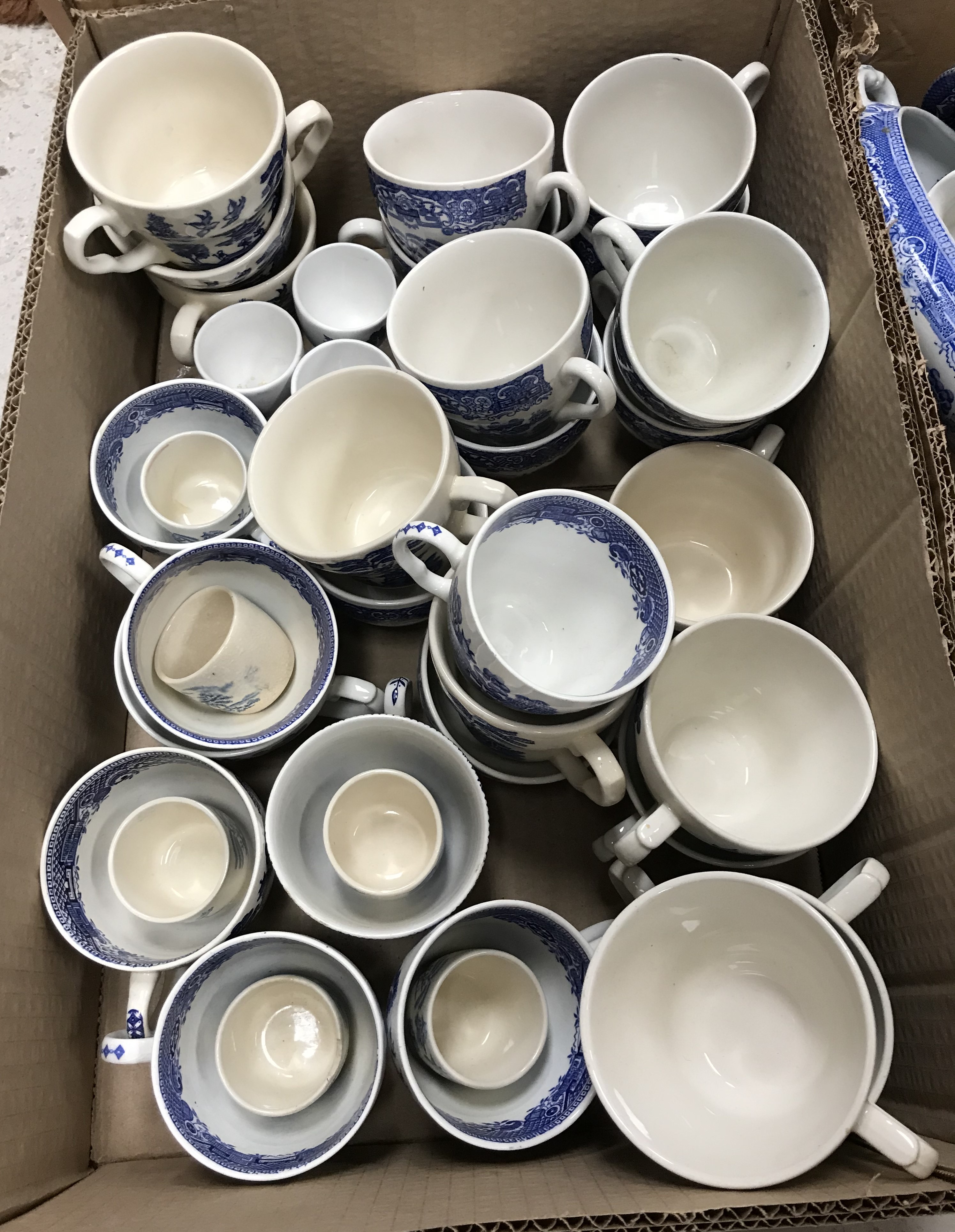 WITHDRAWN Four boxes of china wares to include a large quantity of various willow pattern dinner - Image 5 of 10