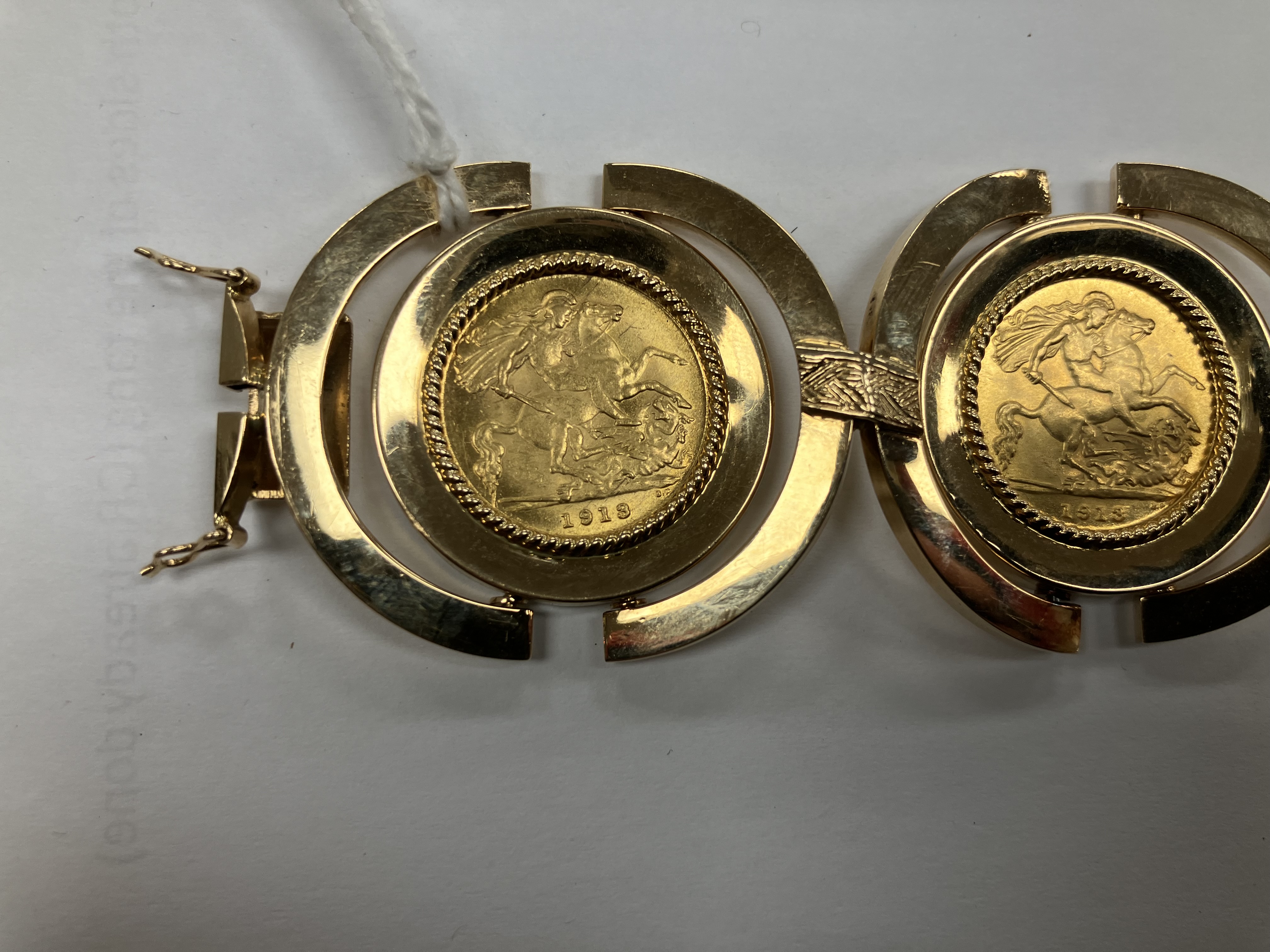 An 18 carat gold bracelet with Arezzo hallmarks, set with five George V gold half sovereigns, 1913, - Image 7 of 16