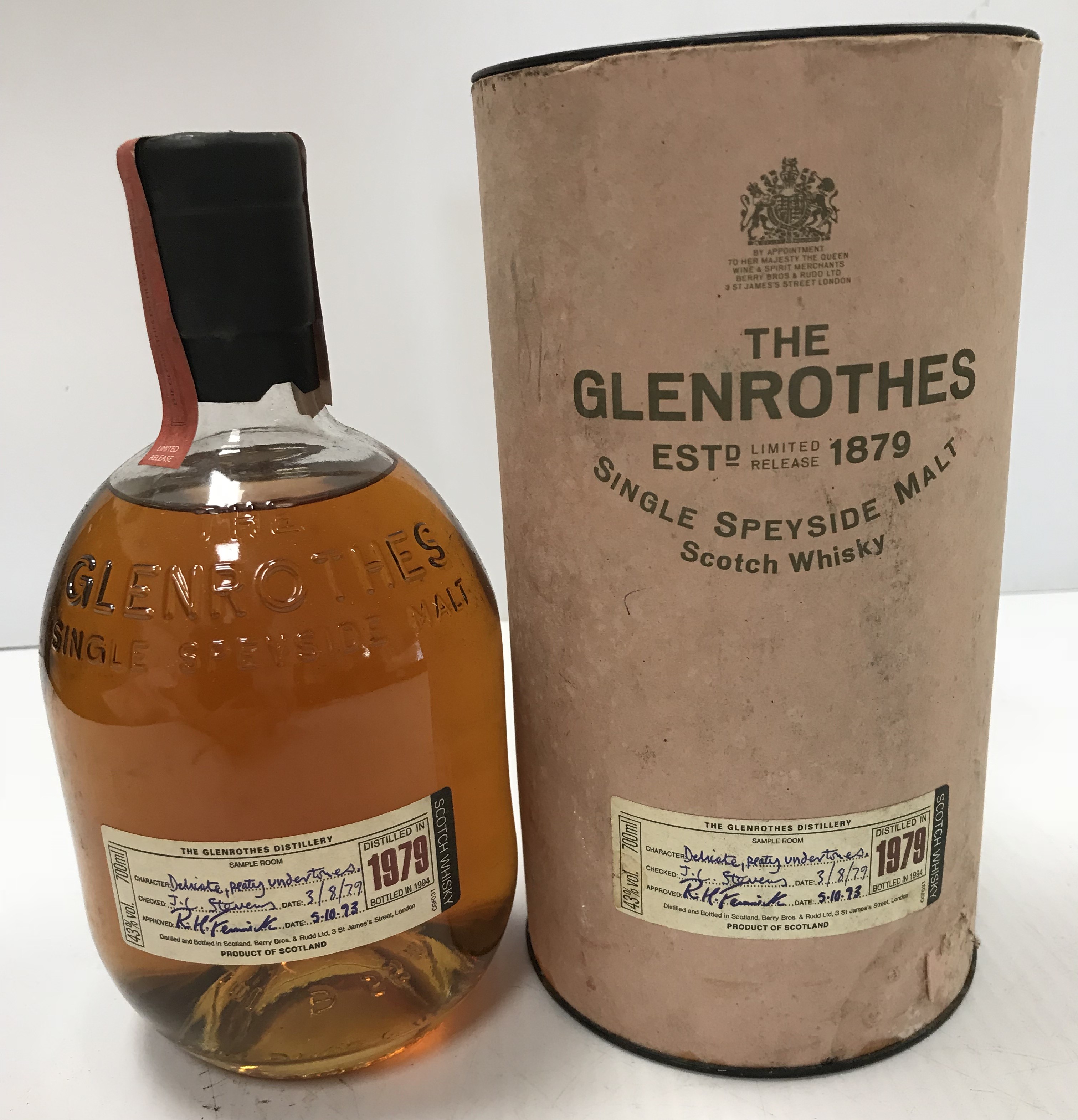 One bottle Glenrothes Distillery single Speyside malt whisky, label inscribed "Distilled in 1979,