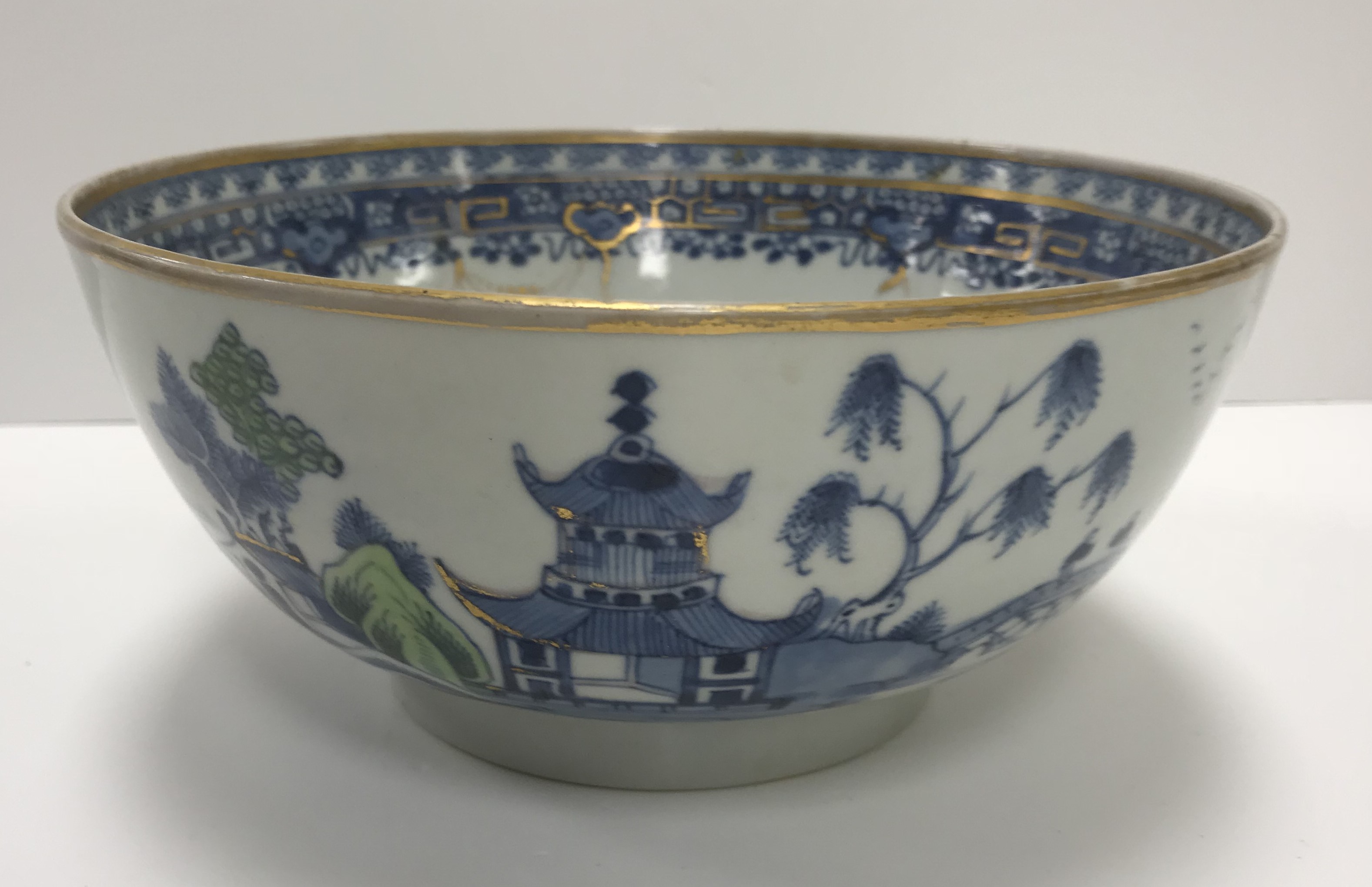 A 19th Century Chinese blue and white porcelain bowl decorated with figures on a bridge and willow - Image 2 of 50