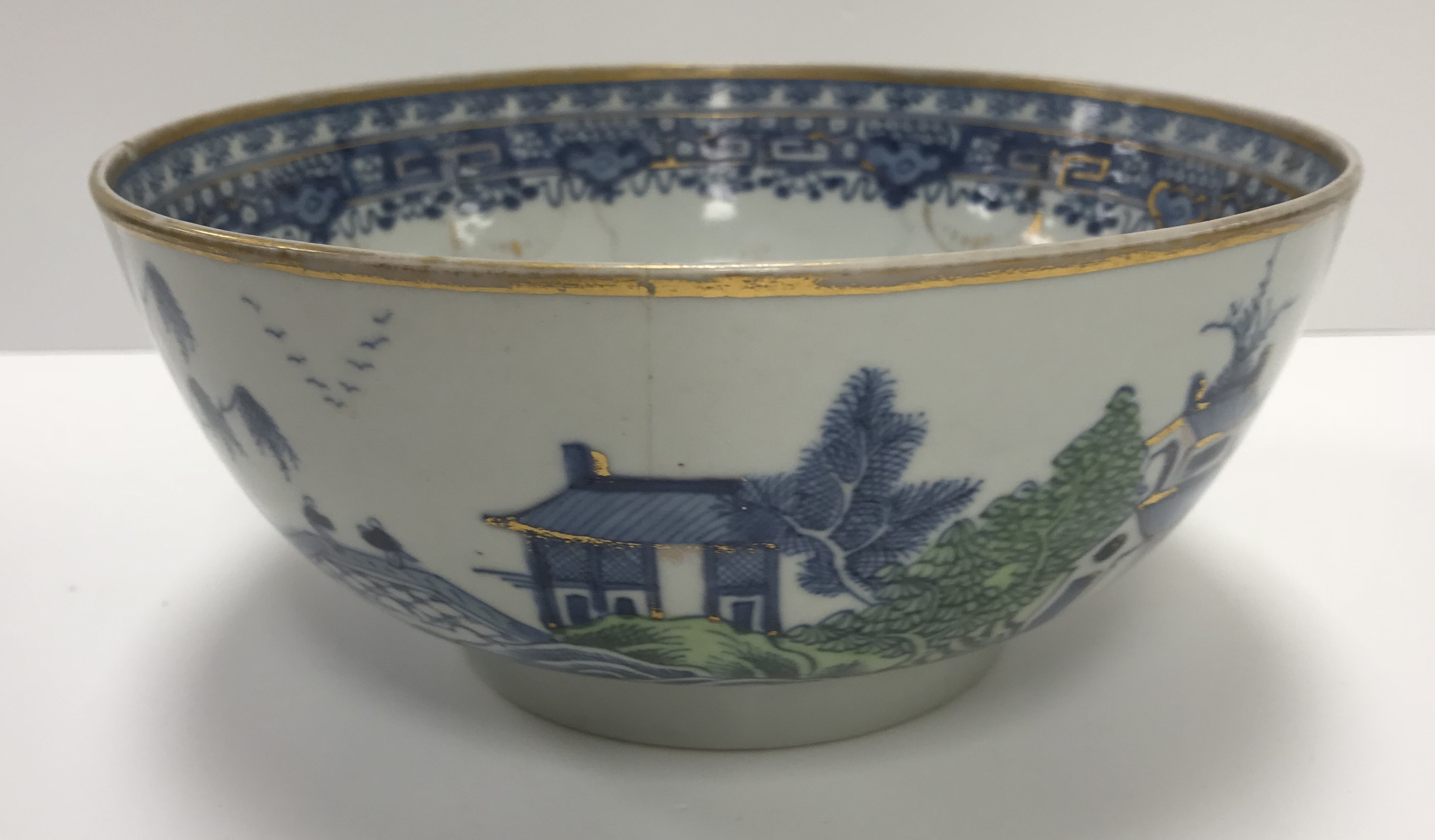 A 19th Century Chinese blue and white porcelain bowl decorated with figures on a bridge and willow - Image 3 of 50