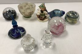 A collection of various modern glassware including a Michael Harris Isle of Wight glass bowl,