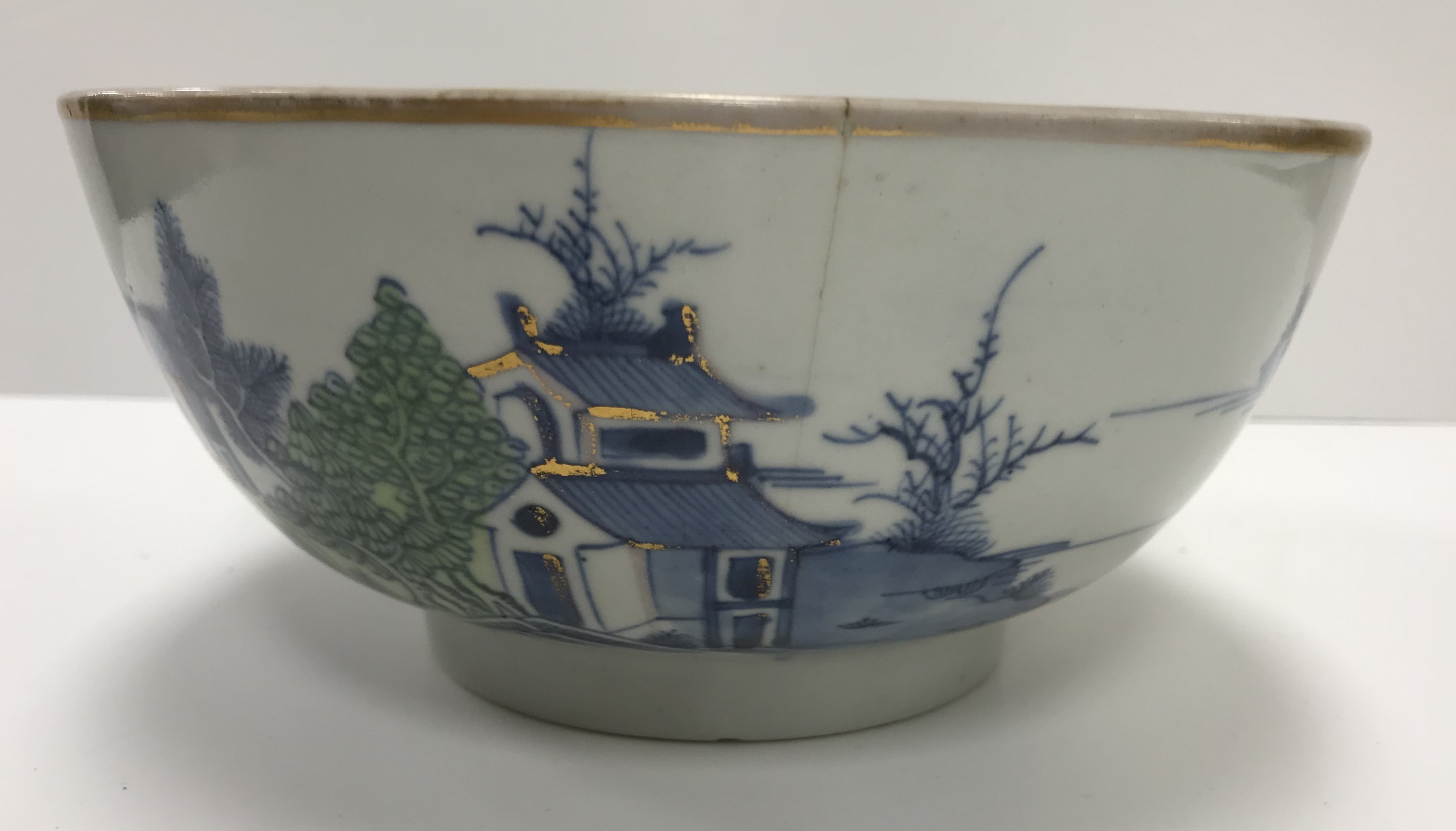 A 19th Century Chinese blue and white porcelain bowl decorated with figures on a bridge and willow - Image 4 of 50