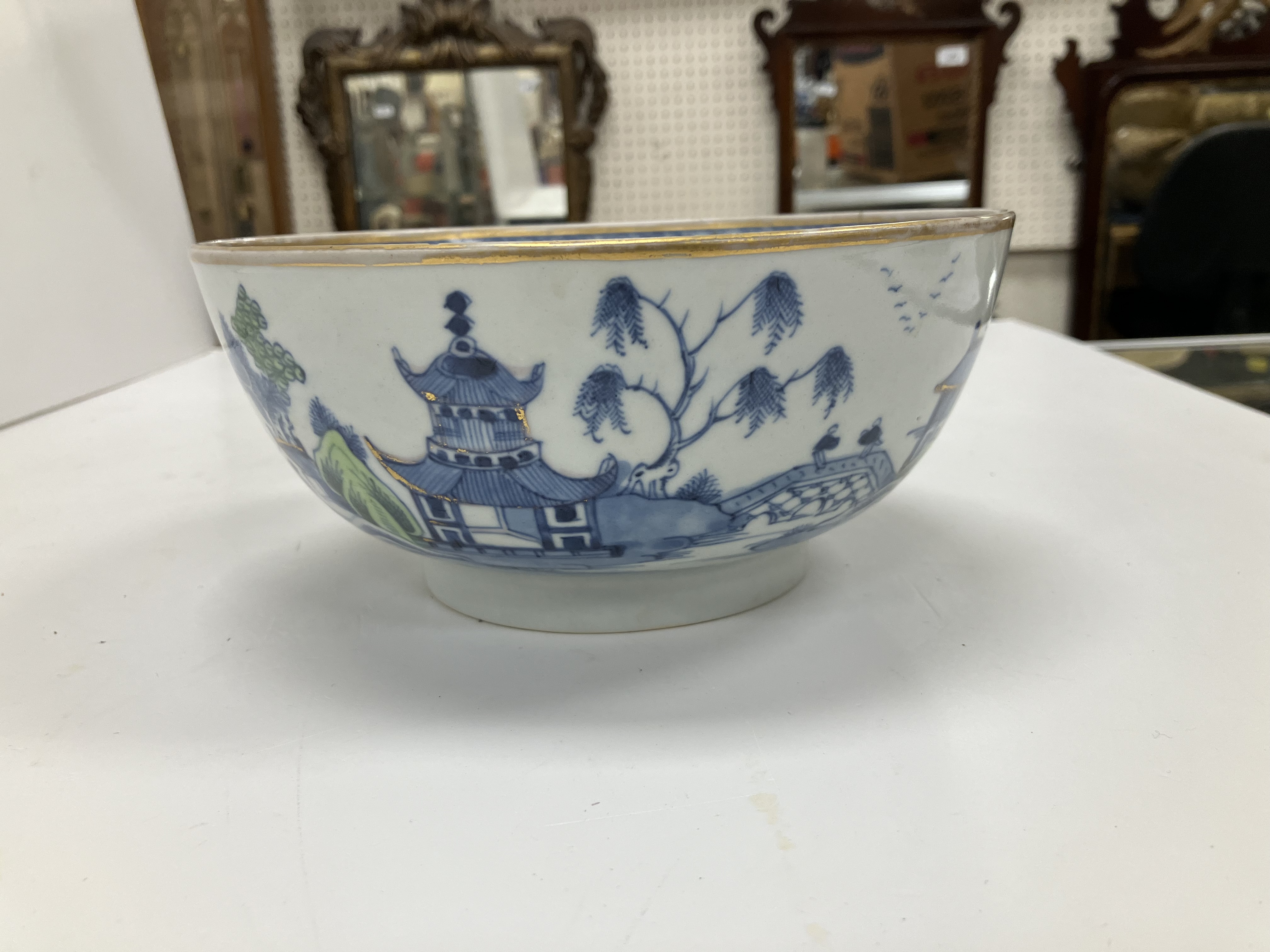 A 19th Century Chinese blue and white porcelain bowl decorated with figures on a bridge and willow - Image 50 of 50