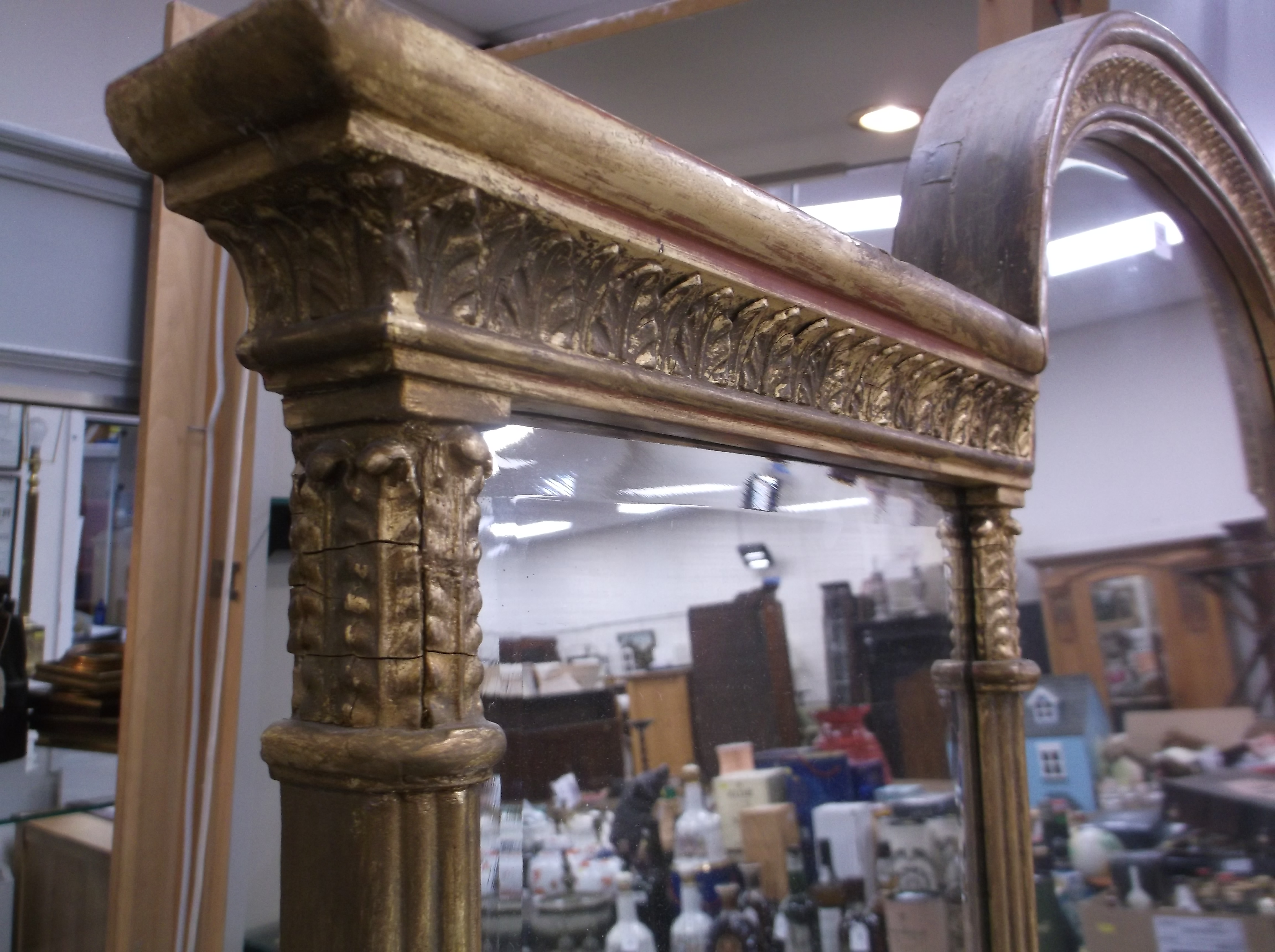 An 18th Century carved giltwood and gesso framed overmantel mirror with lotus leaf carved domed top - Image 25 of 31