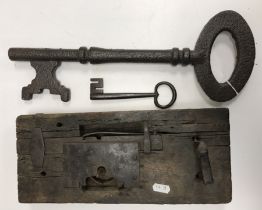 An 18th Century wooden and iron door lock, 33 cm x 14.
