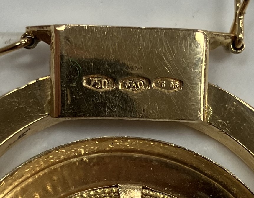 An 18 carat gold bracelet with Arezzo hallmarks, set with five George V gold half sovereigns, 1913, - Image 3 of 16