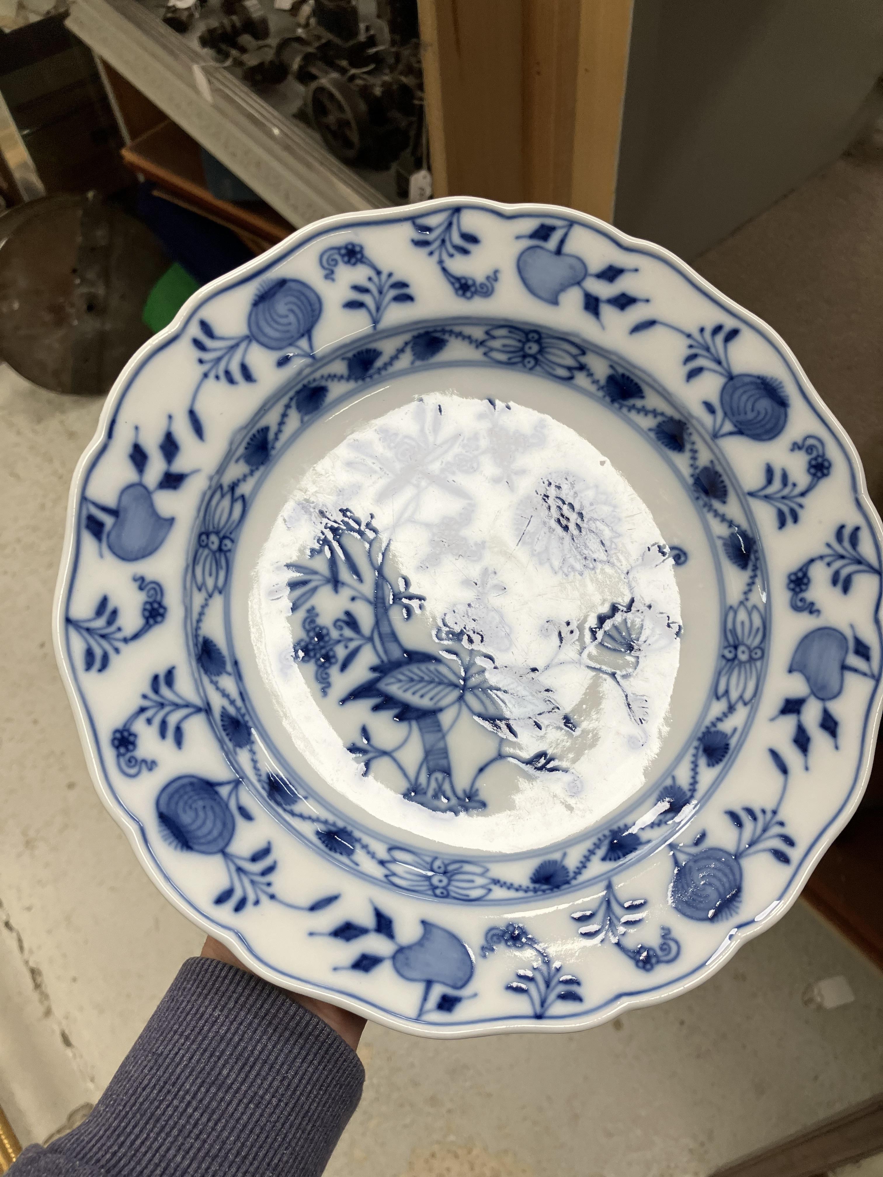 A collection of twelve Meissen "Blue Onion" pattern plates bearing blue crossed swords marks to - Image 25 of 46