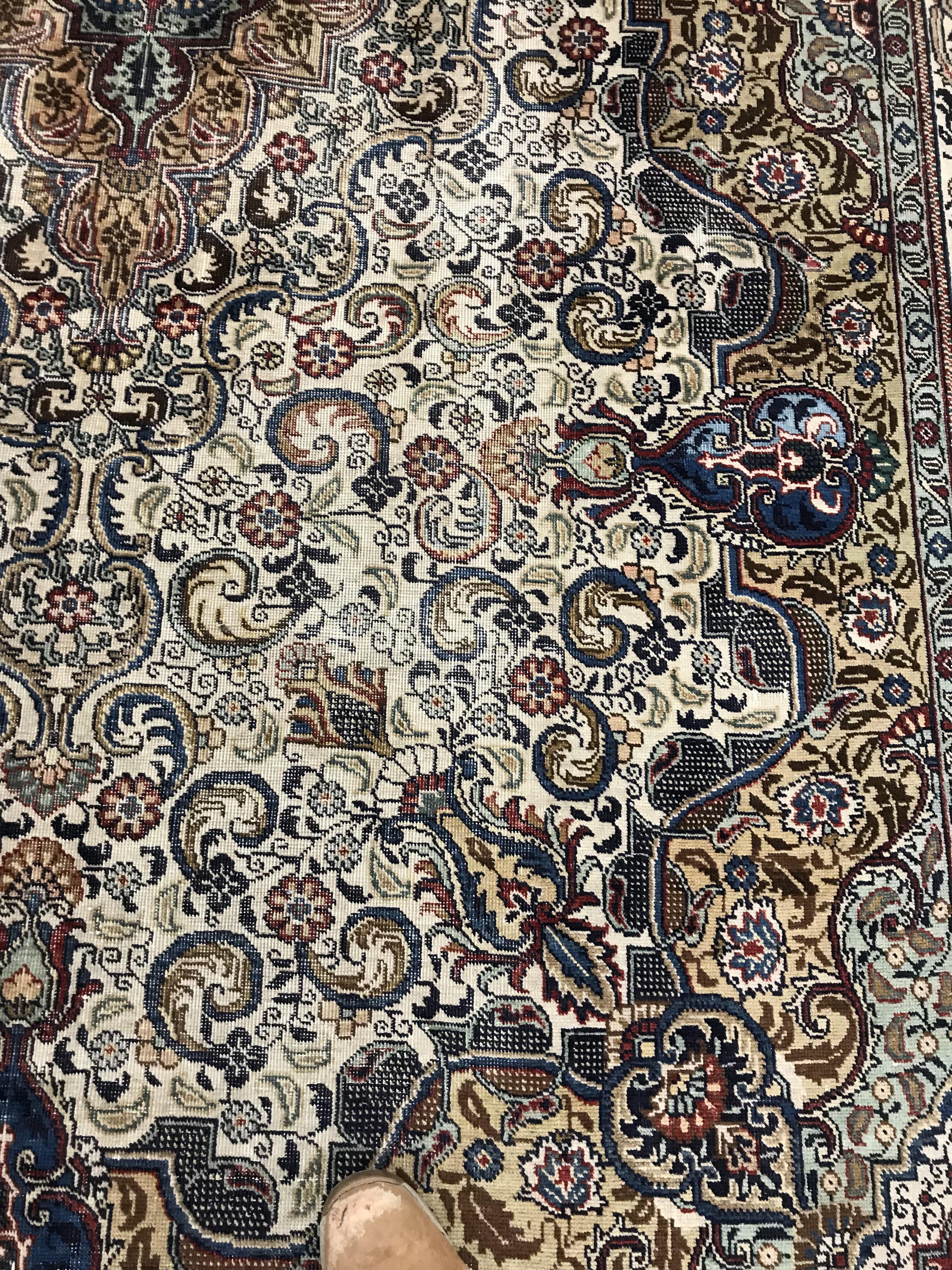 A Persian rug, - Bild 7 aus 38