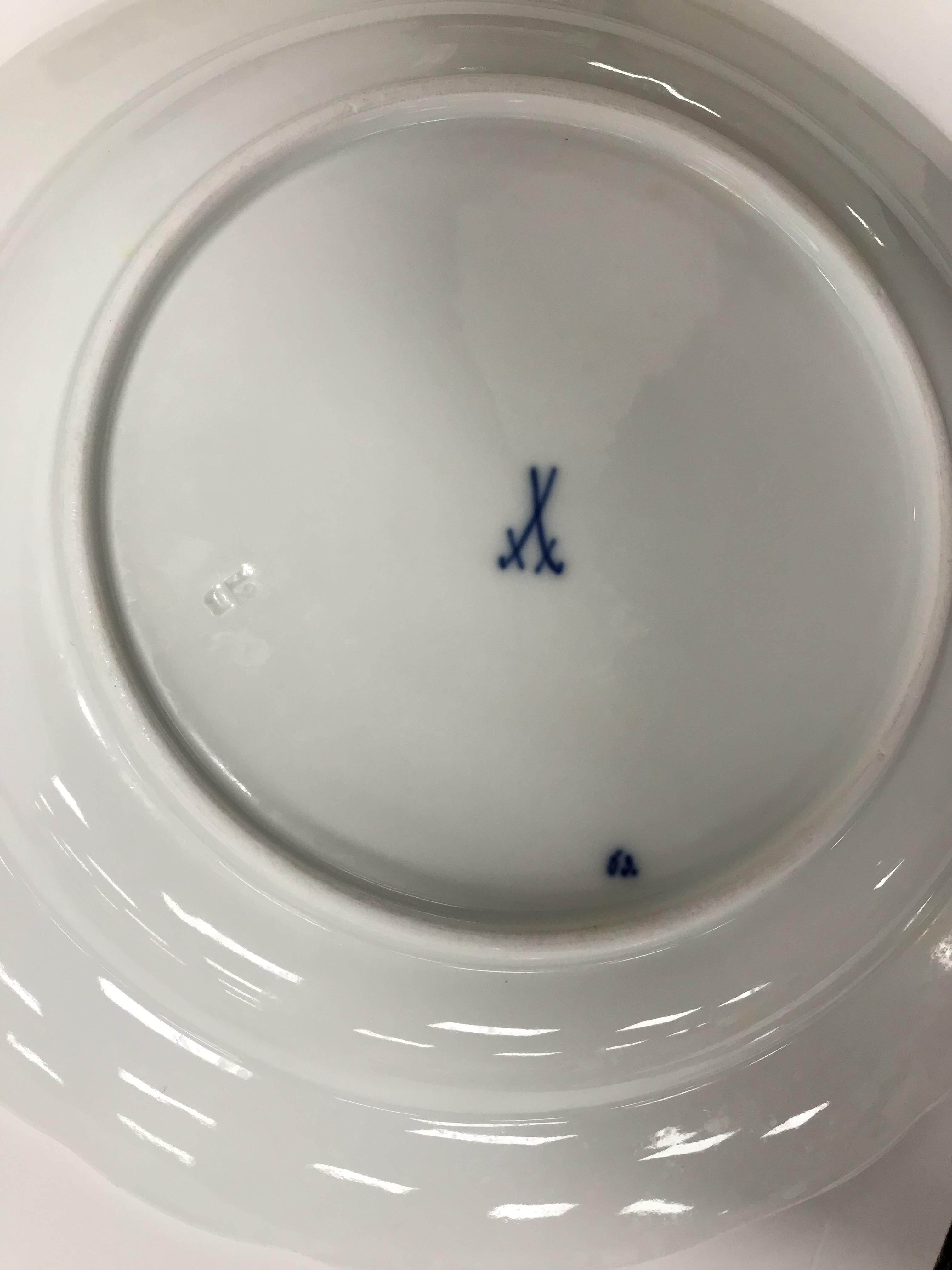 A collection of twelve Meissen "Blue Onion" pattern plates bearing blue crossed swords marks to - Image 2 of 46