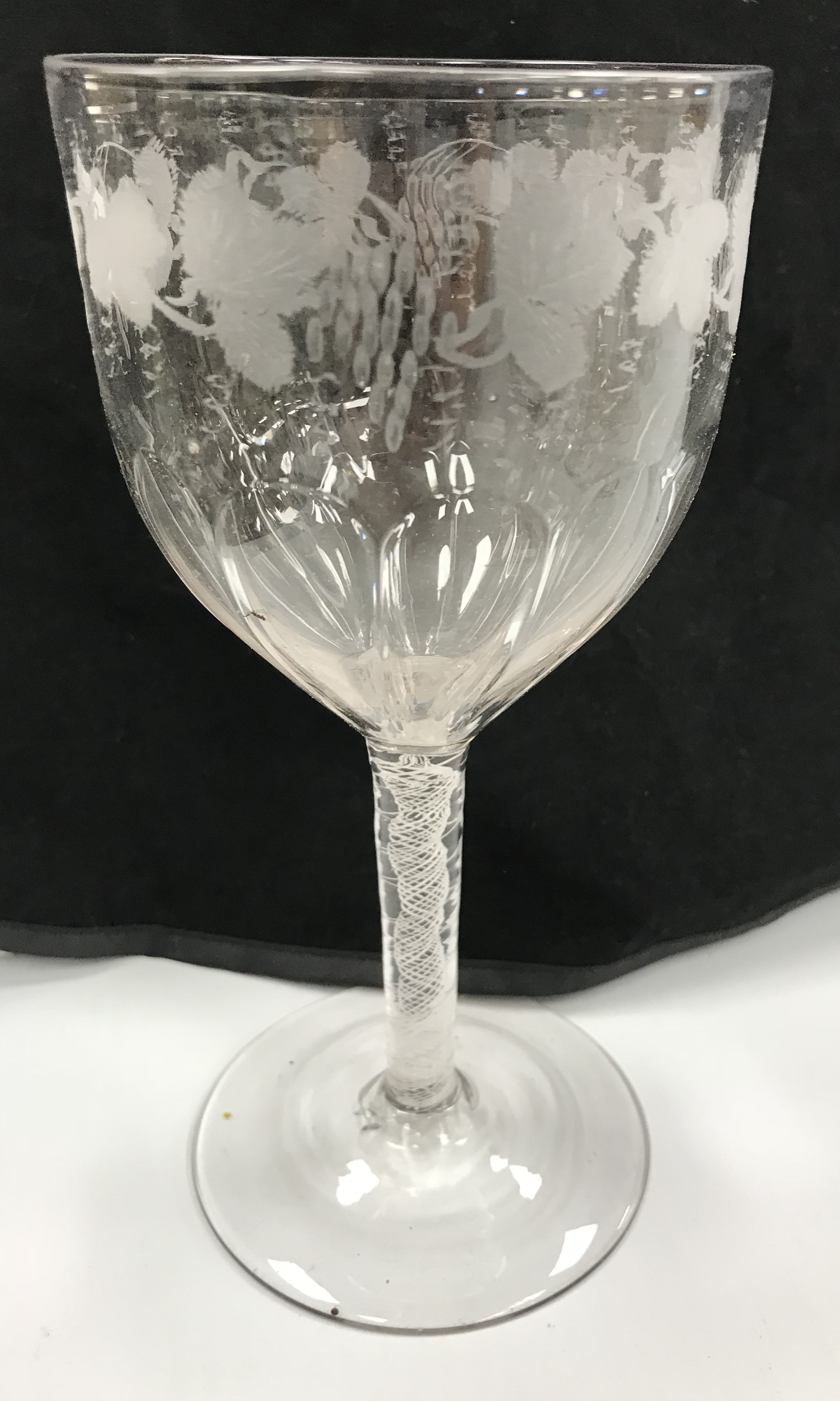 A set of circa 1920 grape and vine etched drinking glasses on enamel twist stems in the 18th - Image 4 of 4