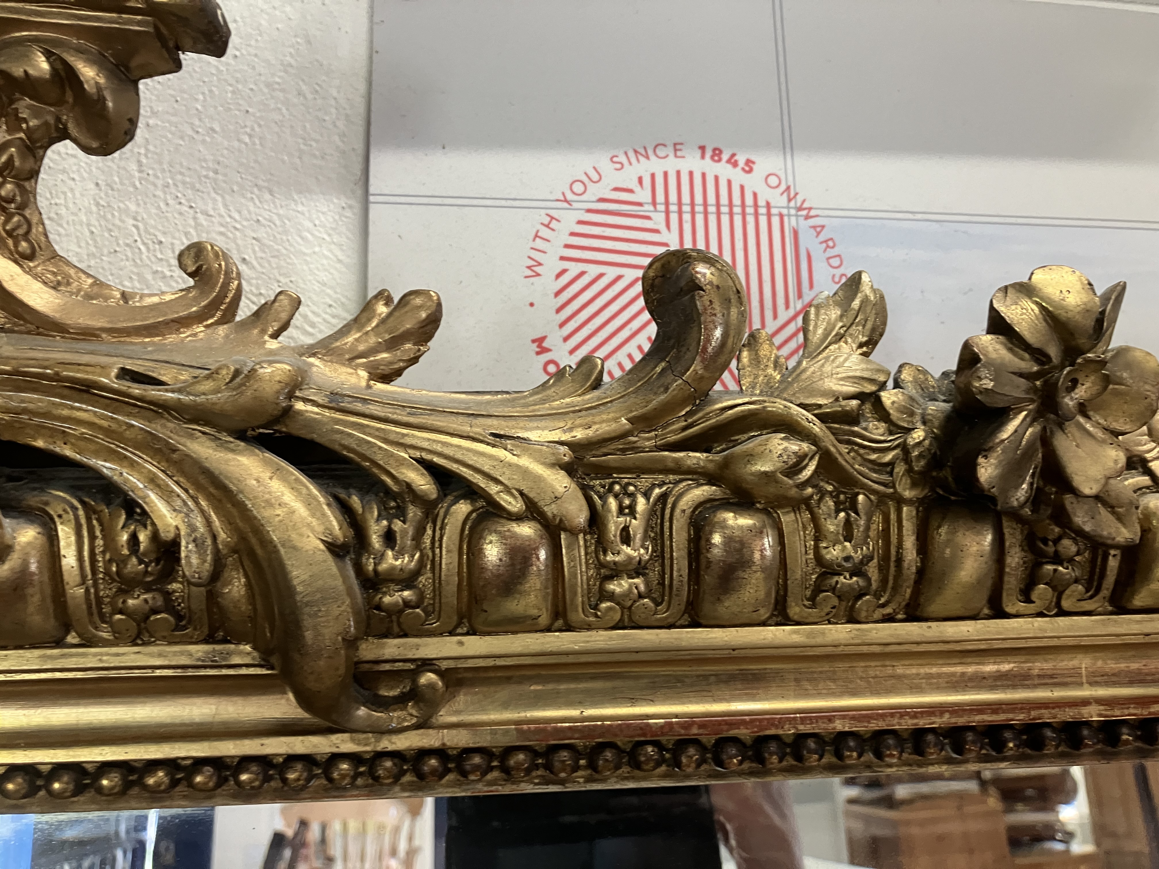 A Victorian carved giltwood and gesso framed over mantel mirror with shell and foliate carved - Bild 22 aus 51