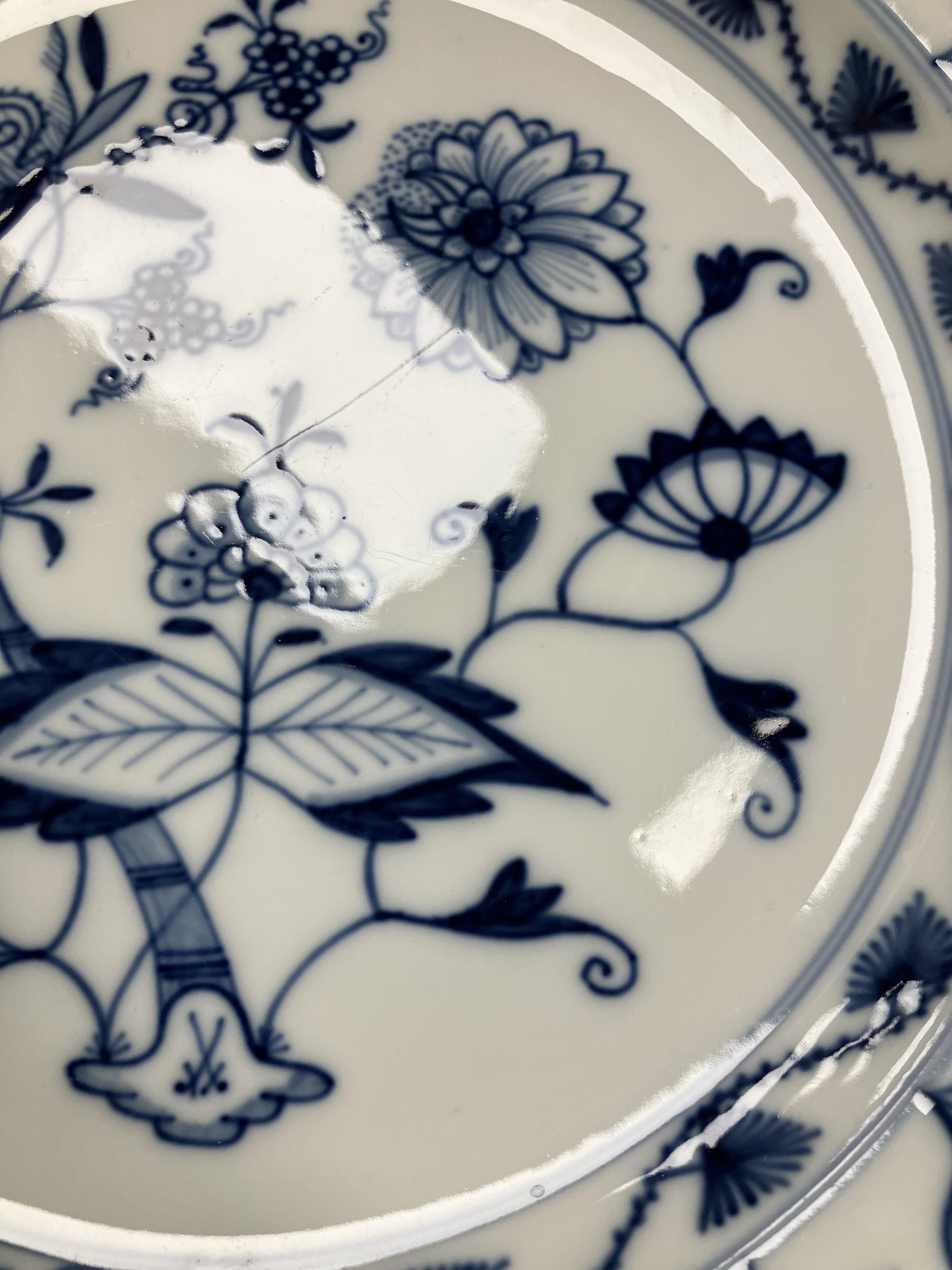 A collection of twelve Meissen "Blue Onion" pattern plates bearing blue crossed swords marks to - Image 14 of 46