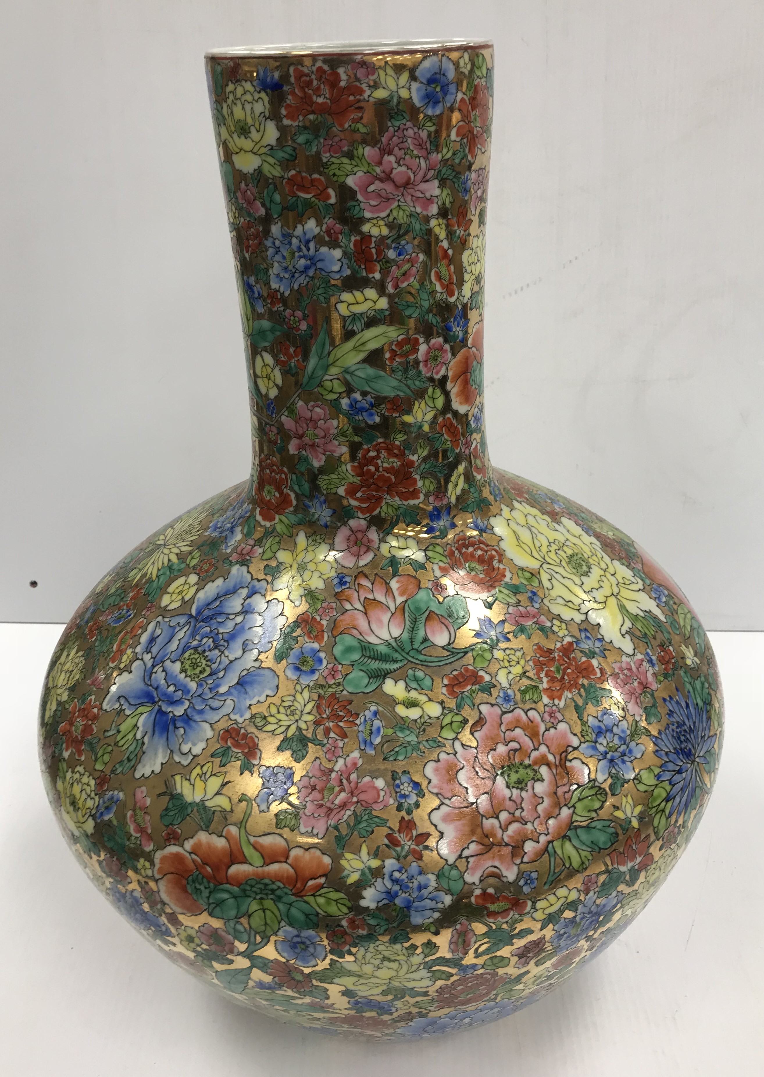 A Chinese millefleurs porcelain vase in the 19th Century manner, - Image 3 of 48