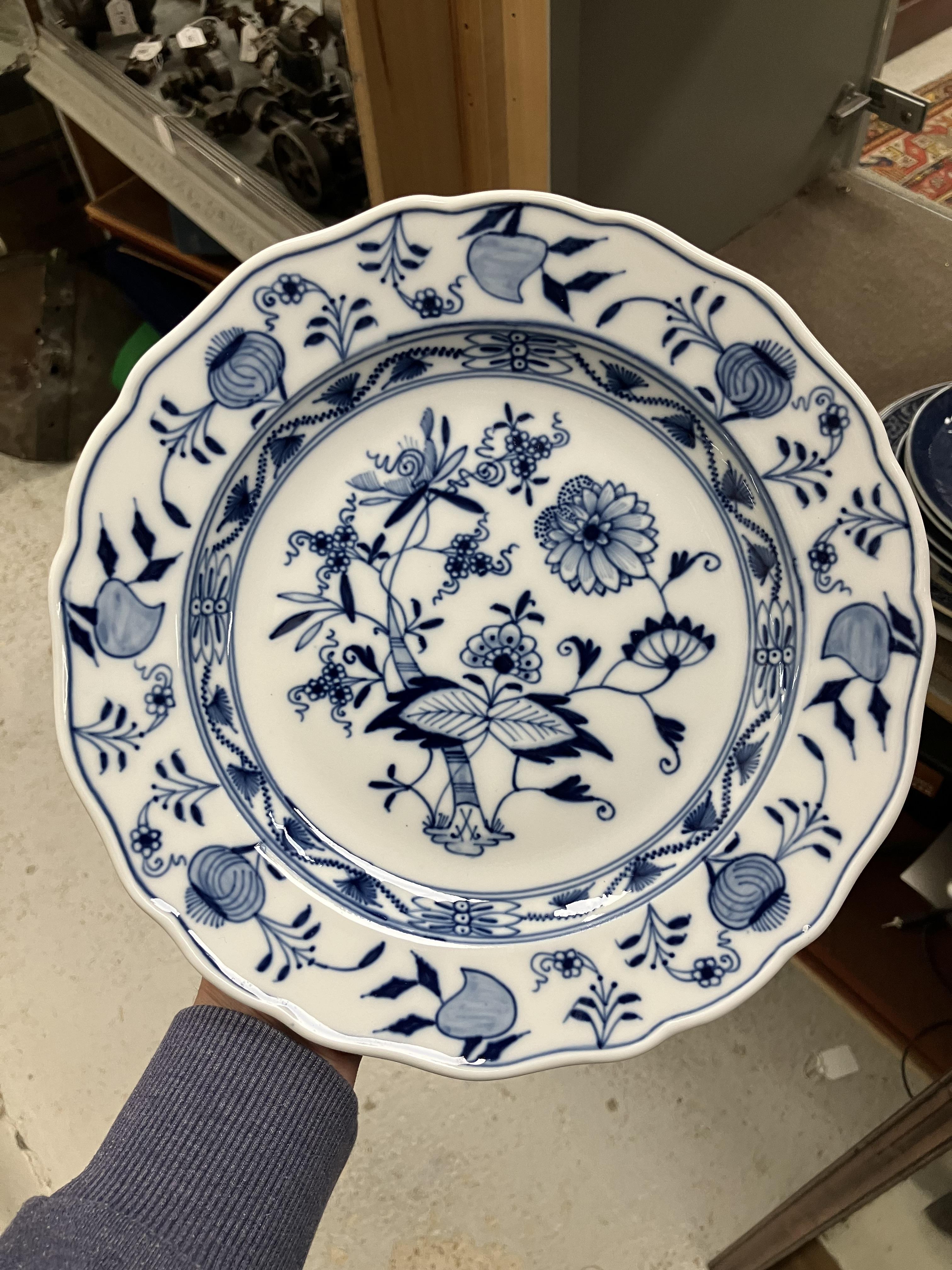 A collection of twelve Meissen "Blue Onion" pattern plates bearing blue crossed swords marks to - Image 31 of 46