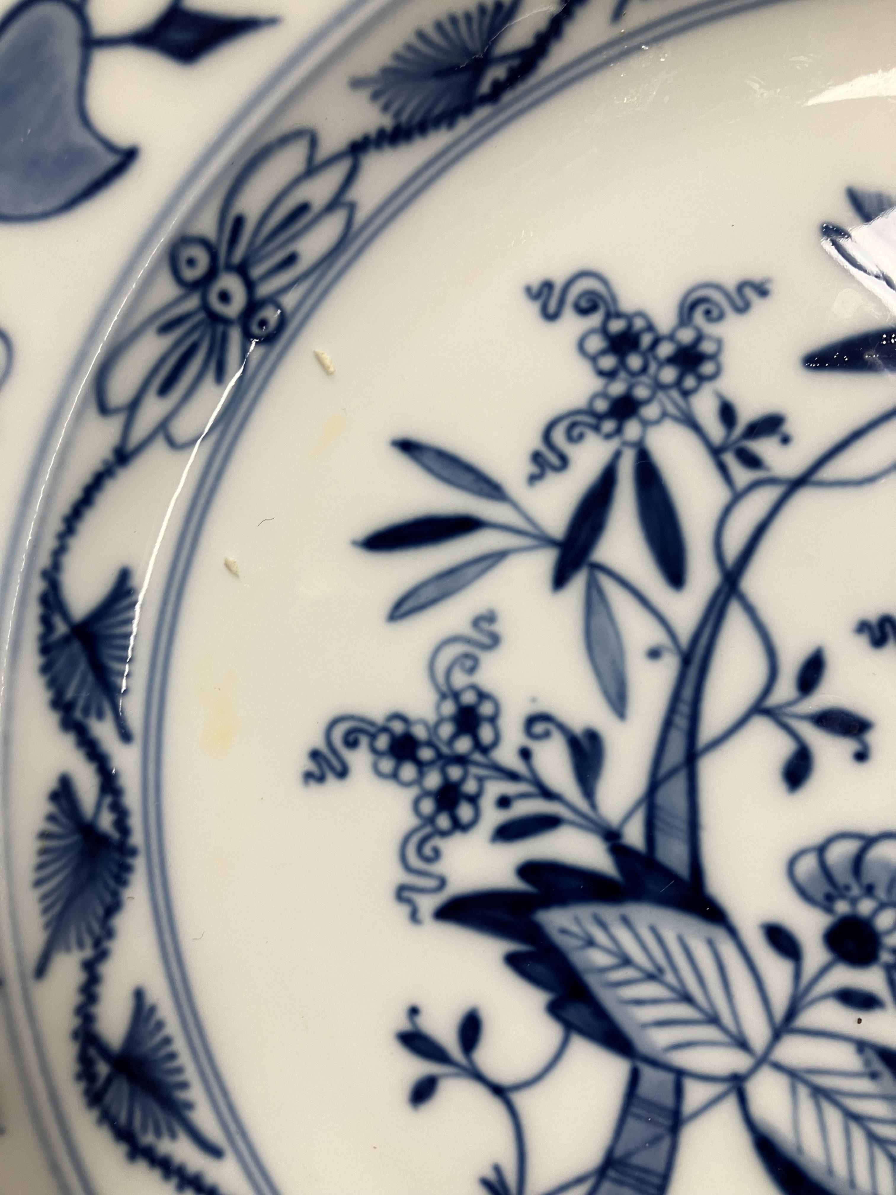 A collection of twelve Meissen "Blue Onion" pattern plates bearing blue crossed swords marks to - Image 29 of 46