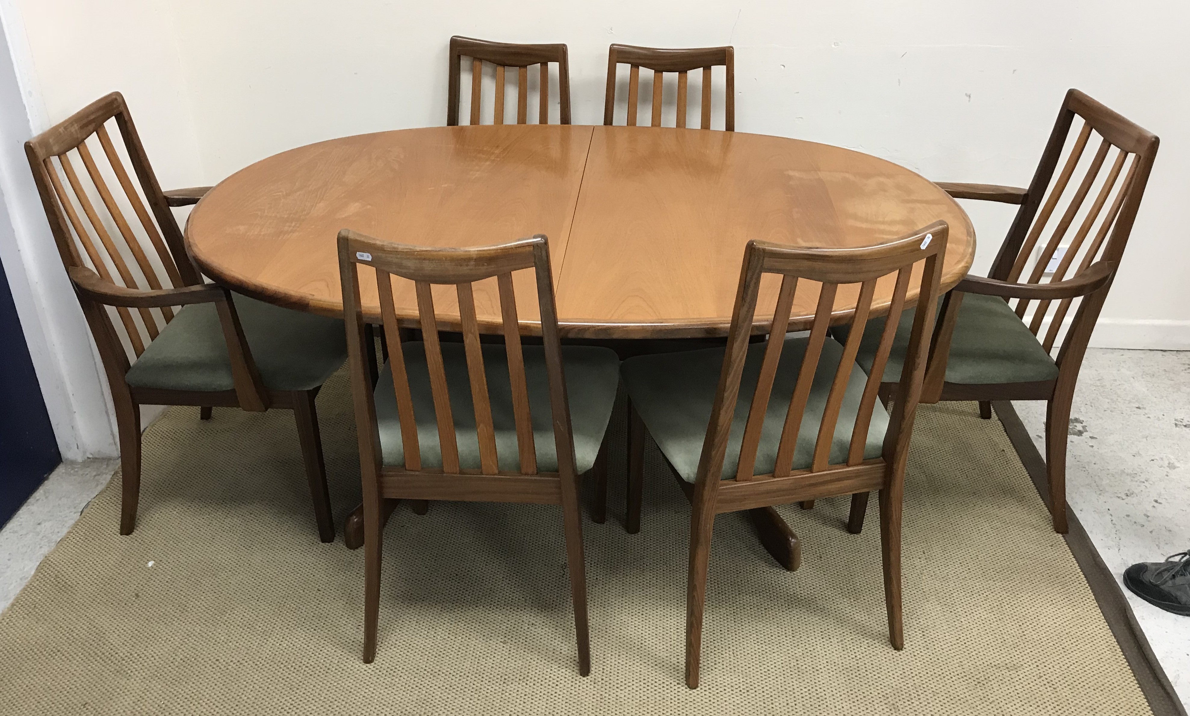 A G Plan teak D end dining table on end pillar supports to curved feet united by a centre stretcher - Bild 6 aus 6