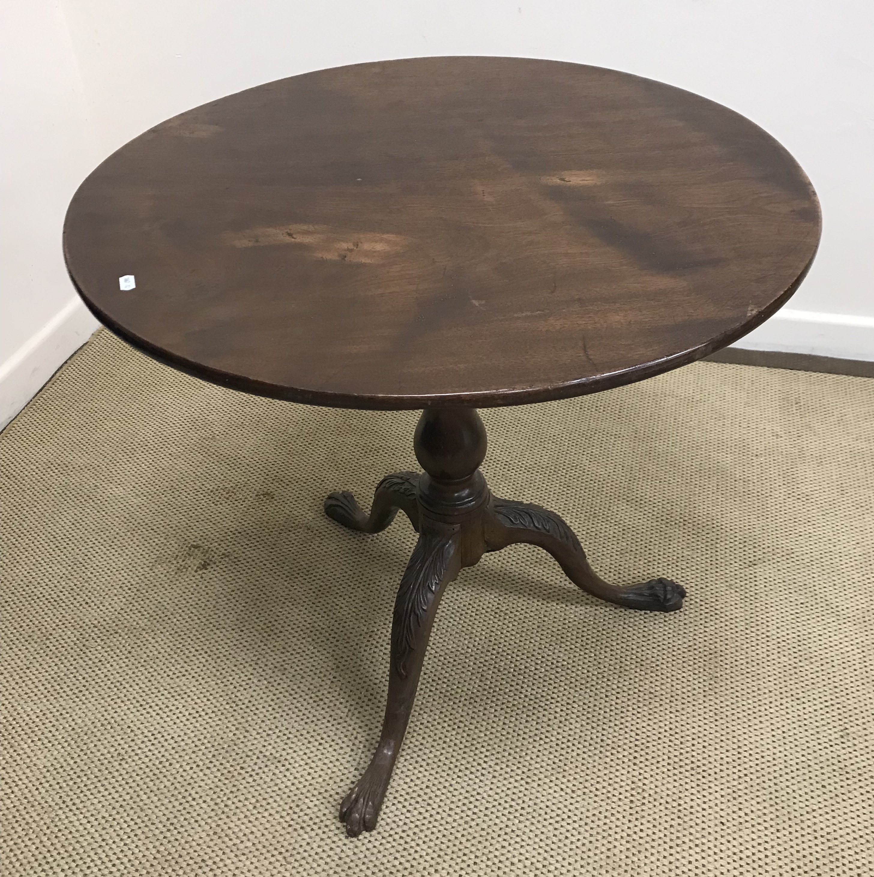 A 19th Century mahogany tea table, - Bild 2 aus 4