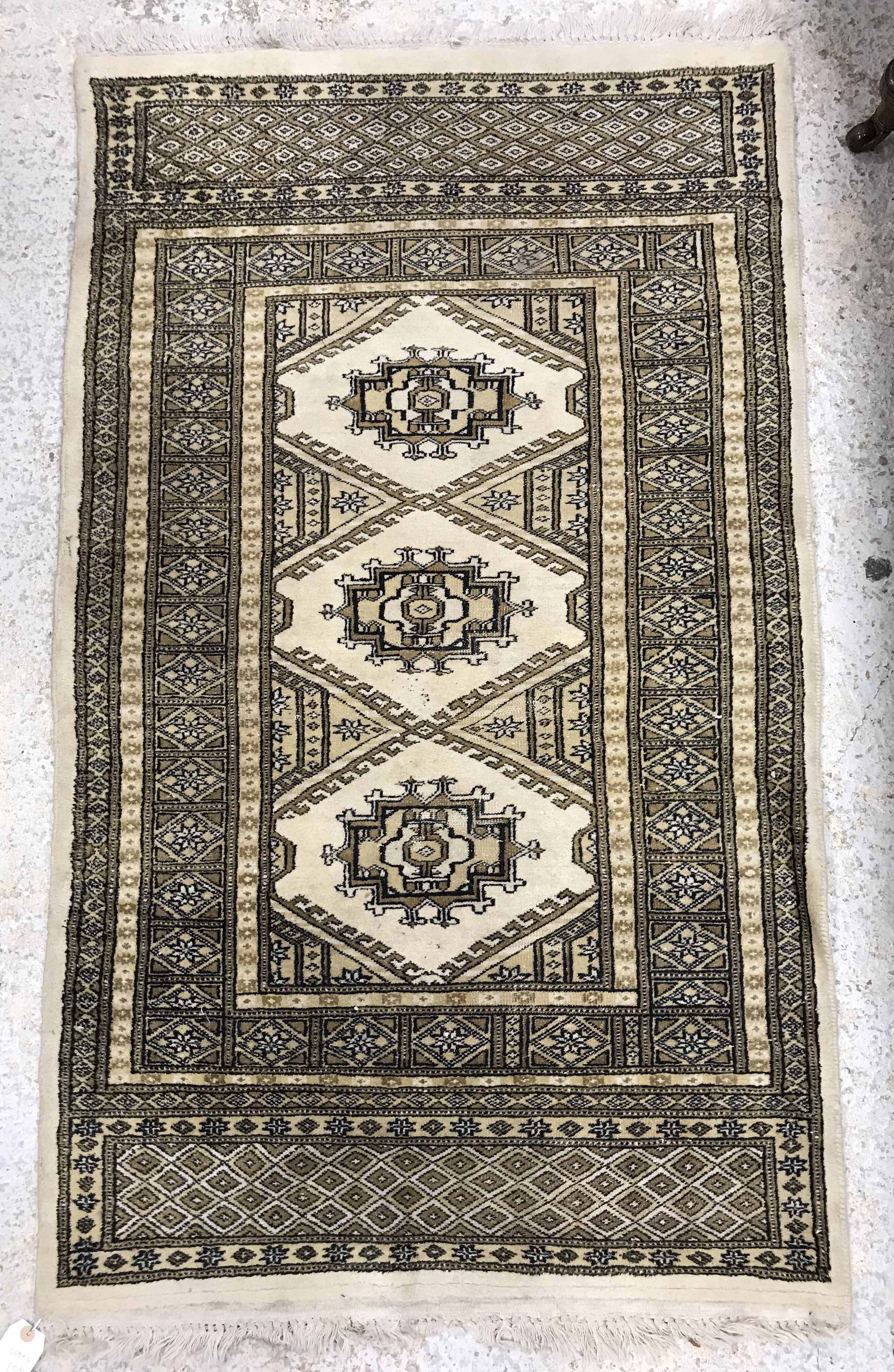 A pair of Bokhara rugs, - Bild 3 aus 4