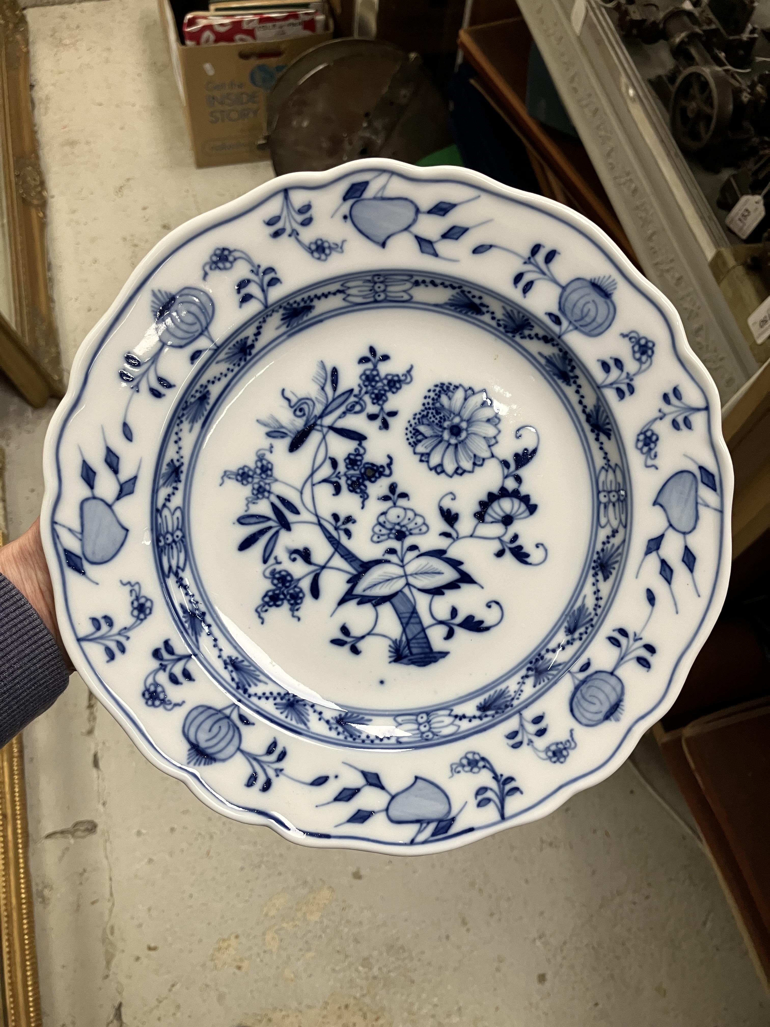 A collection of twelve Meissen "Blue Onion" pattern plates bearing blue crossed swords marks to - Image 37 of 46