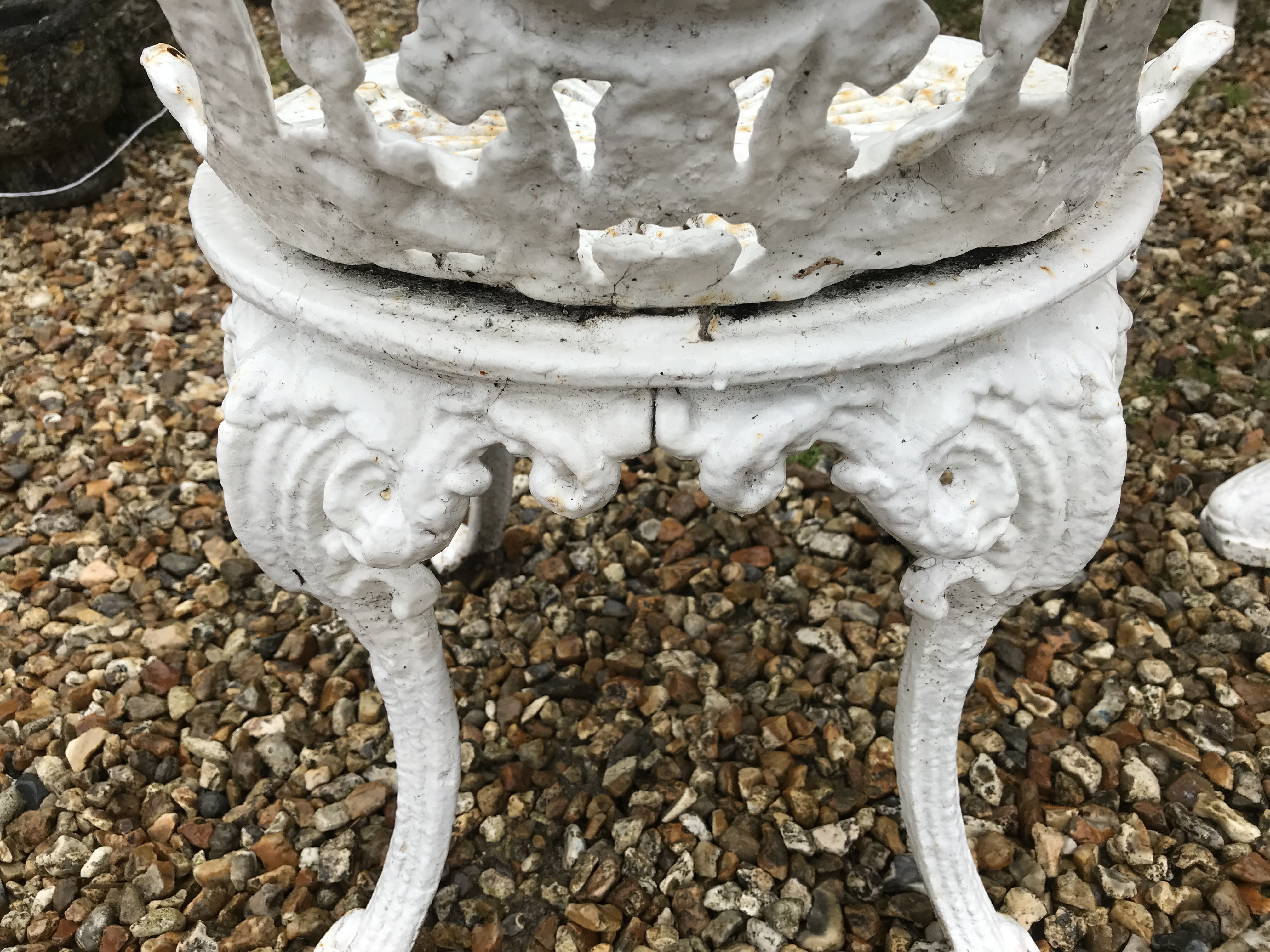 A cast iron Britannia style garden table and two chairs CONDITION REPORTS cRust is - Bild 24 aus 52