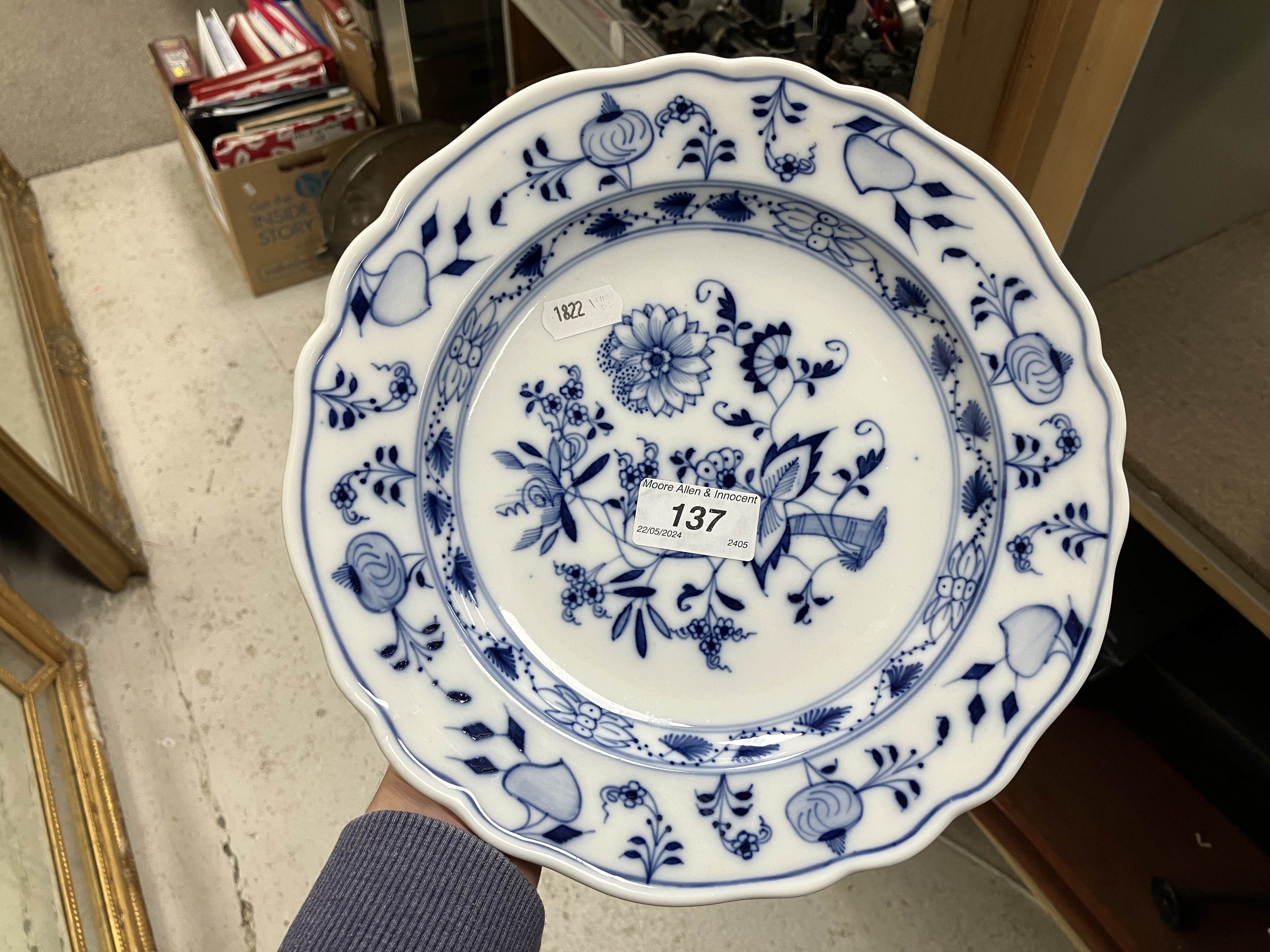 A collection of twelve Meissen "Blue Onion" pattern plates bearing blue crossed swords marks to - Image 3 of 46