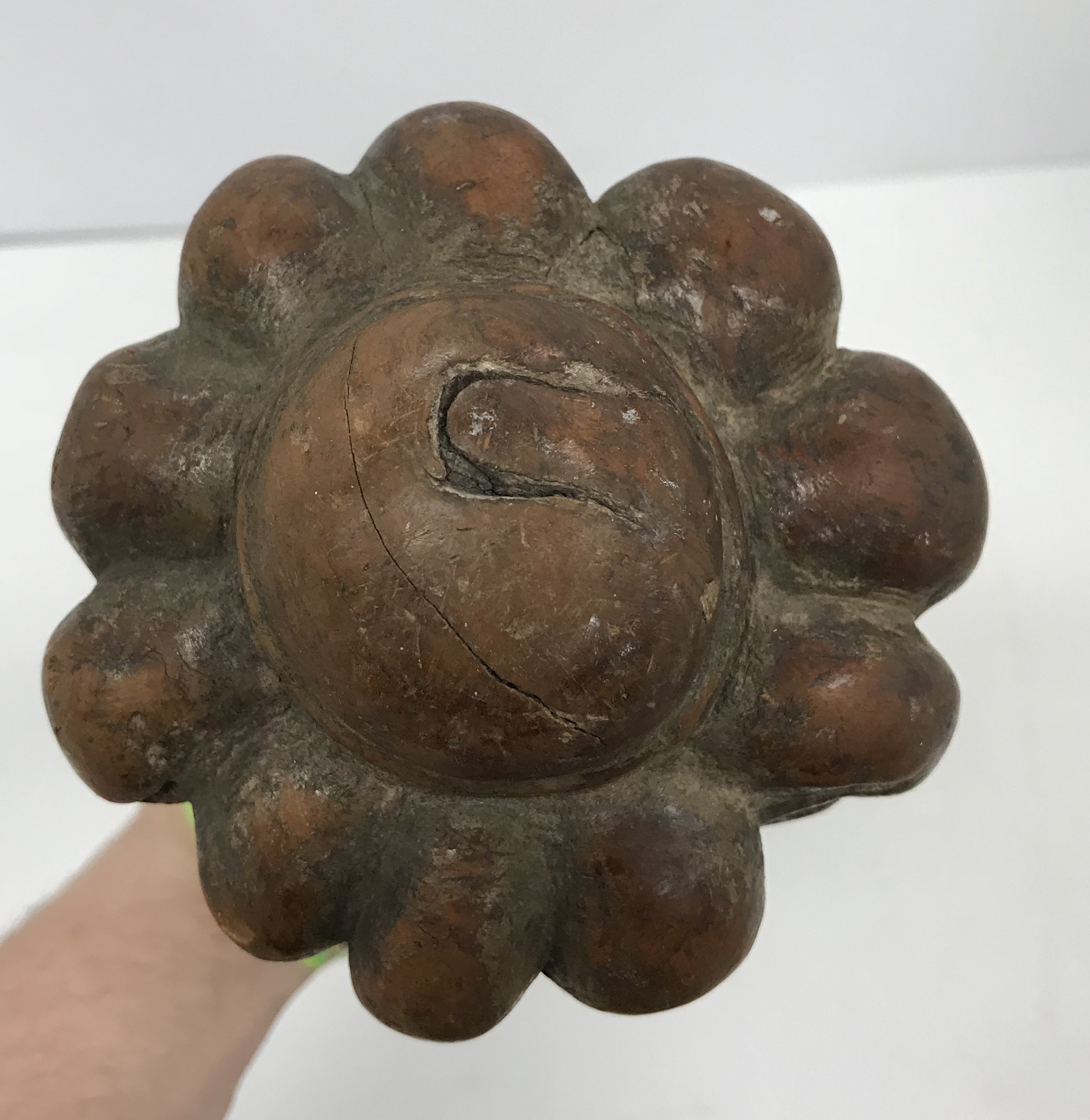 A Fiji throwing club Iula Mudu Melanesia with lobed head and domed finial, - Image 6 of 8