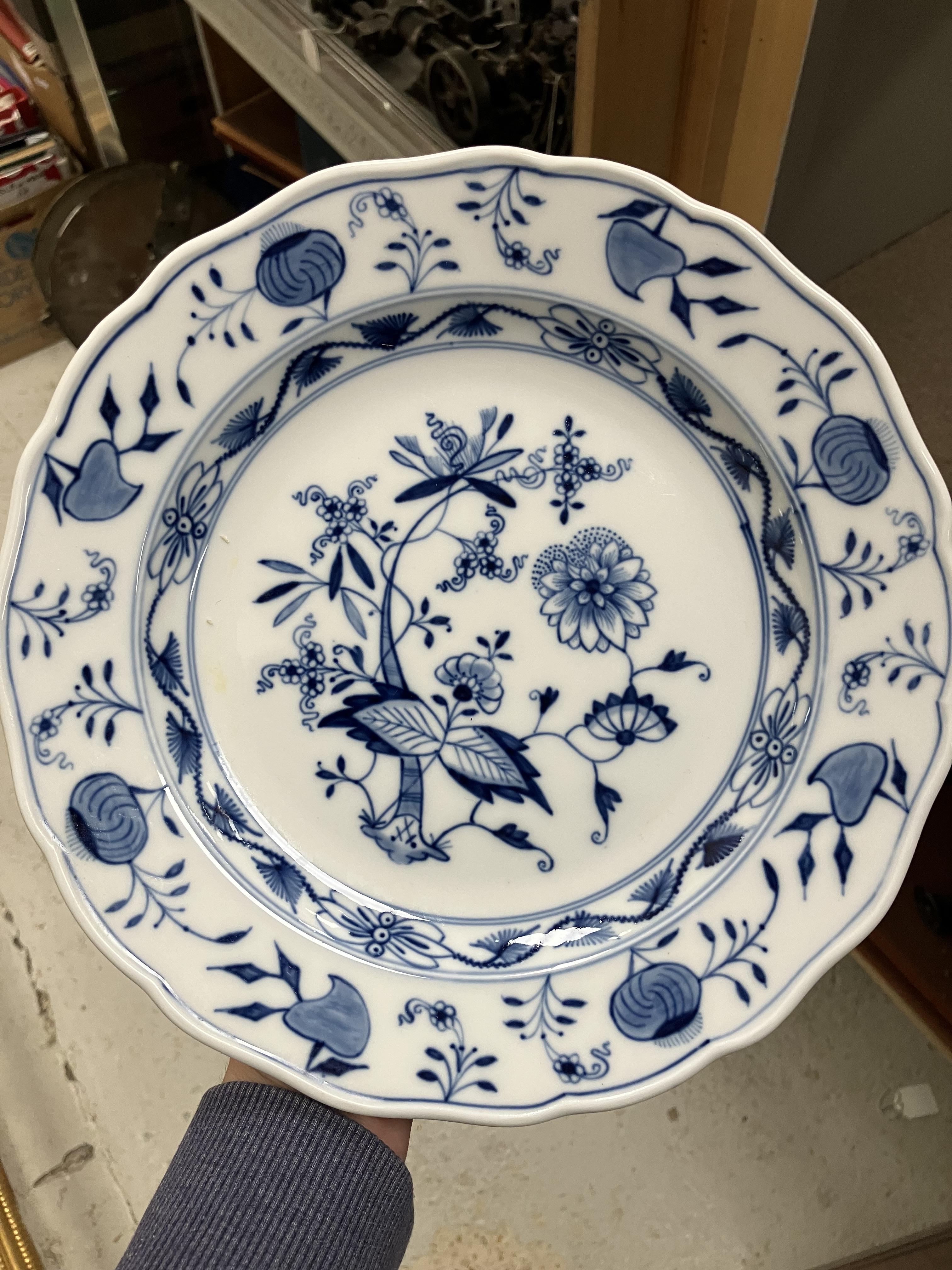 A collection of twelve Meissen "Blue Onion" pattern plates bearing blue crossed swords marks to - Image 28 of 46