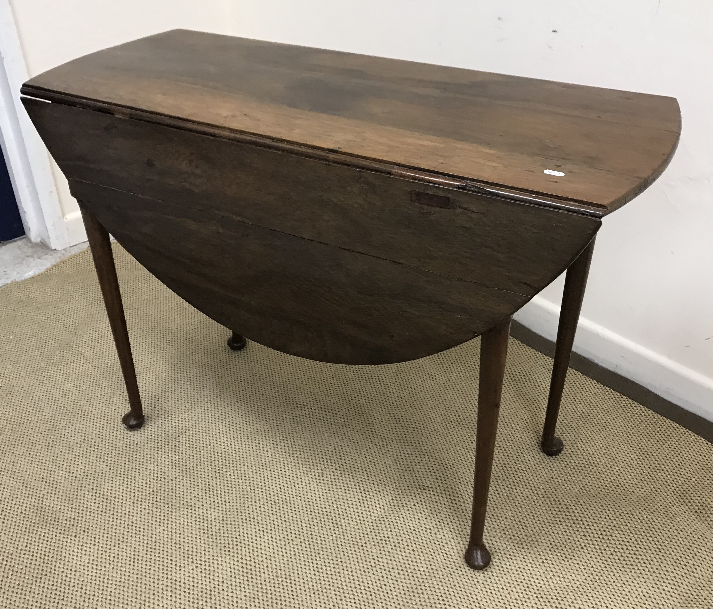 An early 19th Century mahogany rectangular drop leaf Pembroke table on square tapered legs with - Image 3 of 3