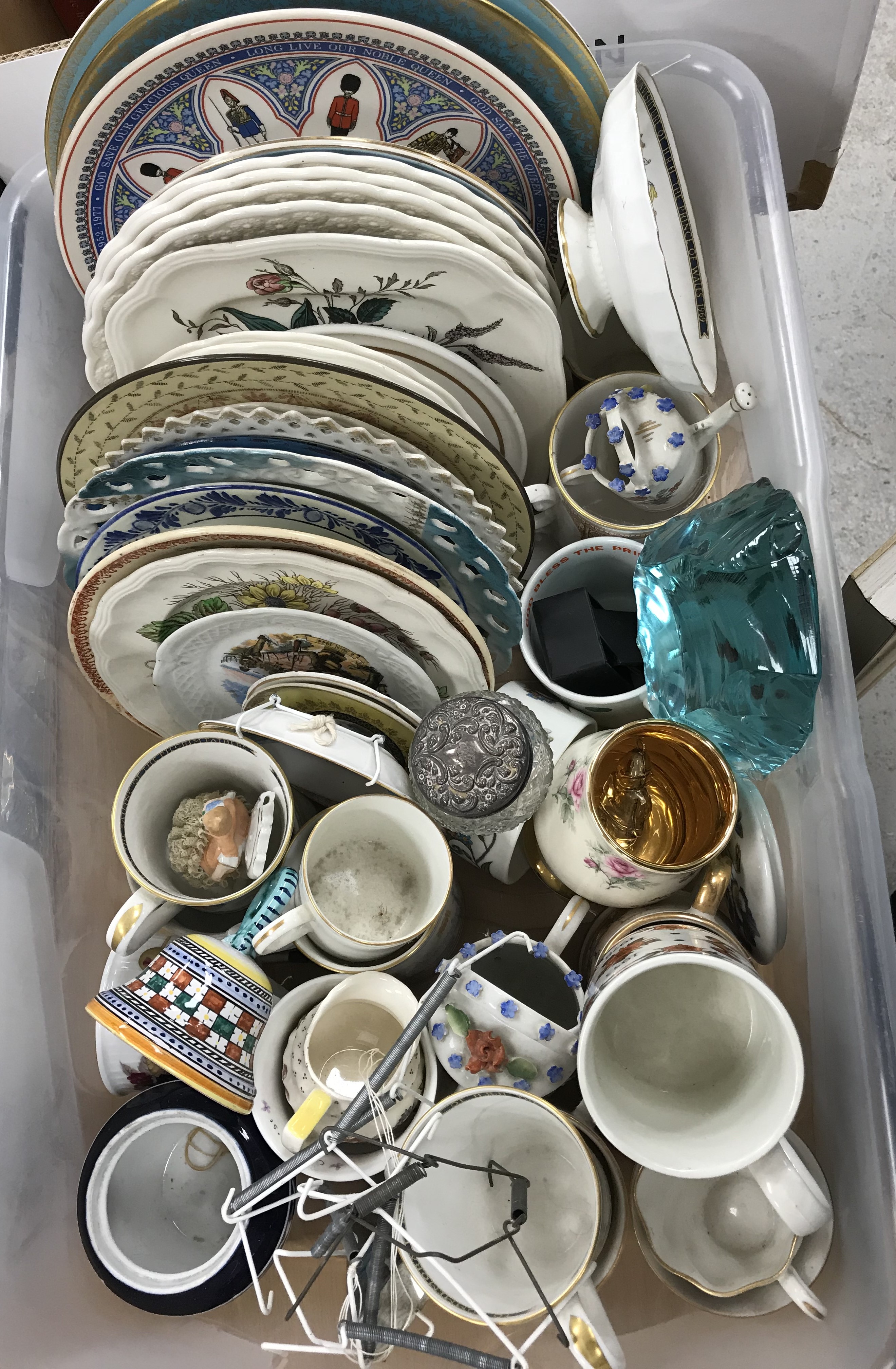 Four boxes of assorted sundry decorative china and glass to include various plates, - Image 6 of 6