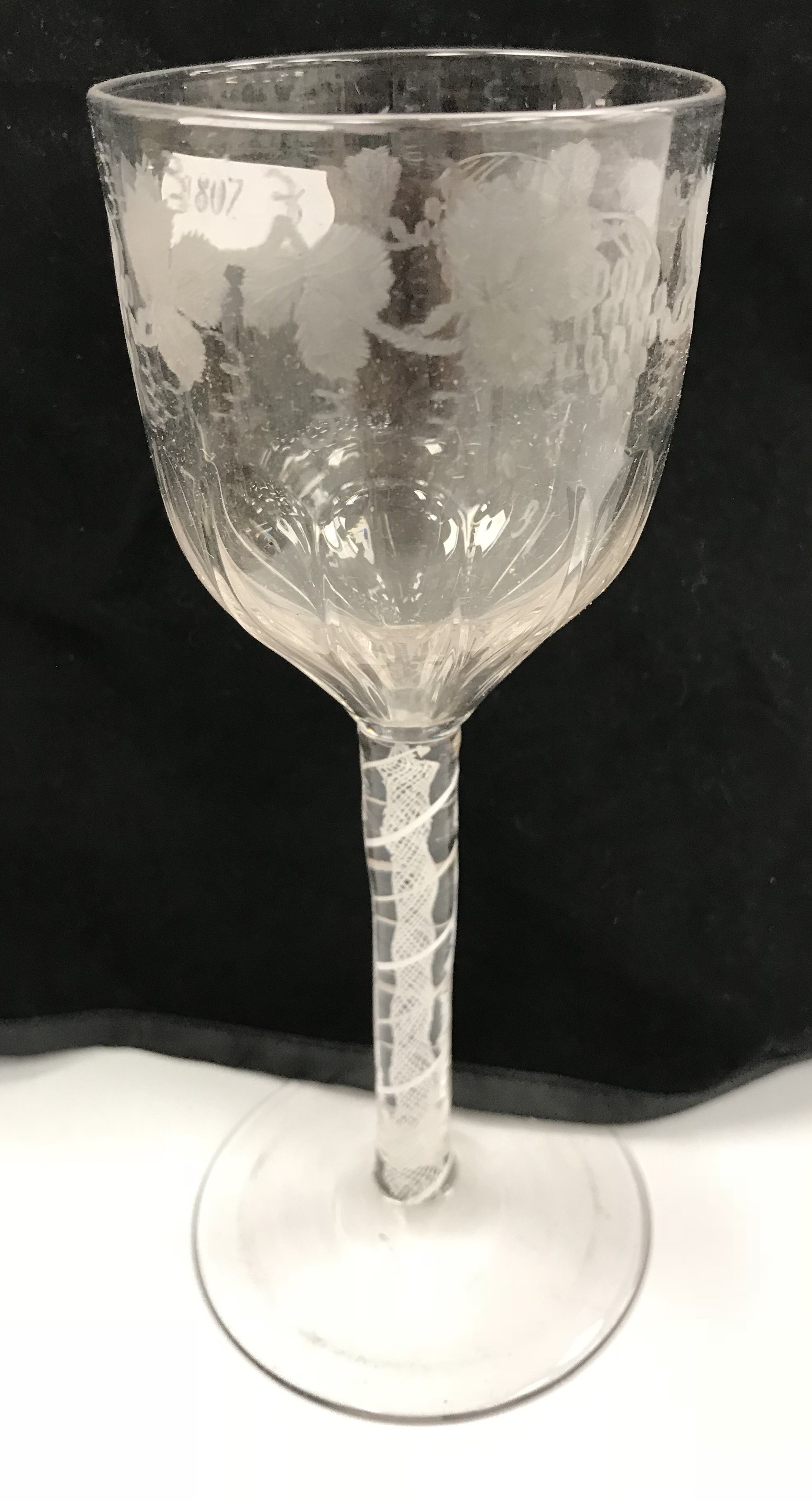 A set of circa 1920 grape and vine etched drinking glasses on enamel twist stems in the 18th - Image 2 of 4