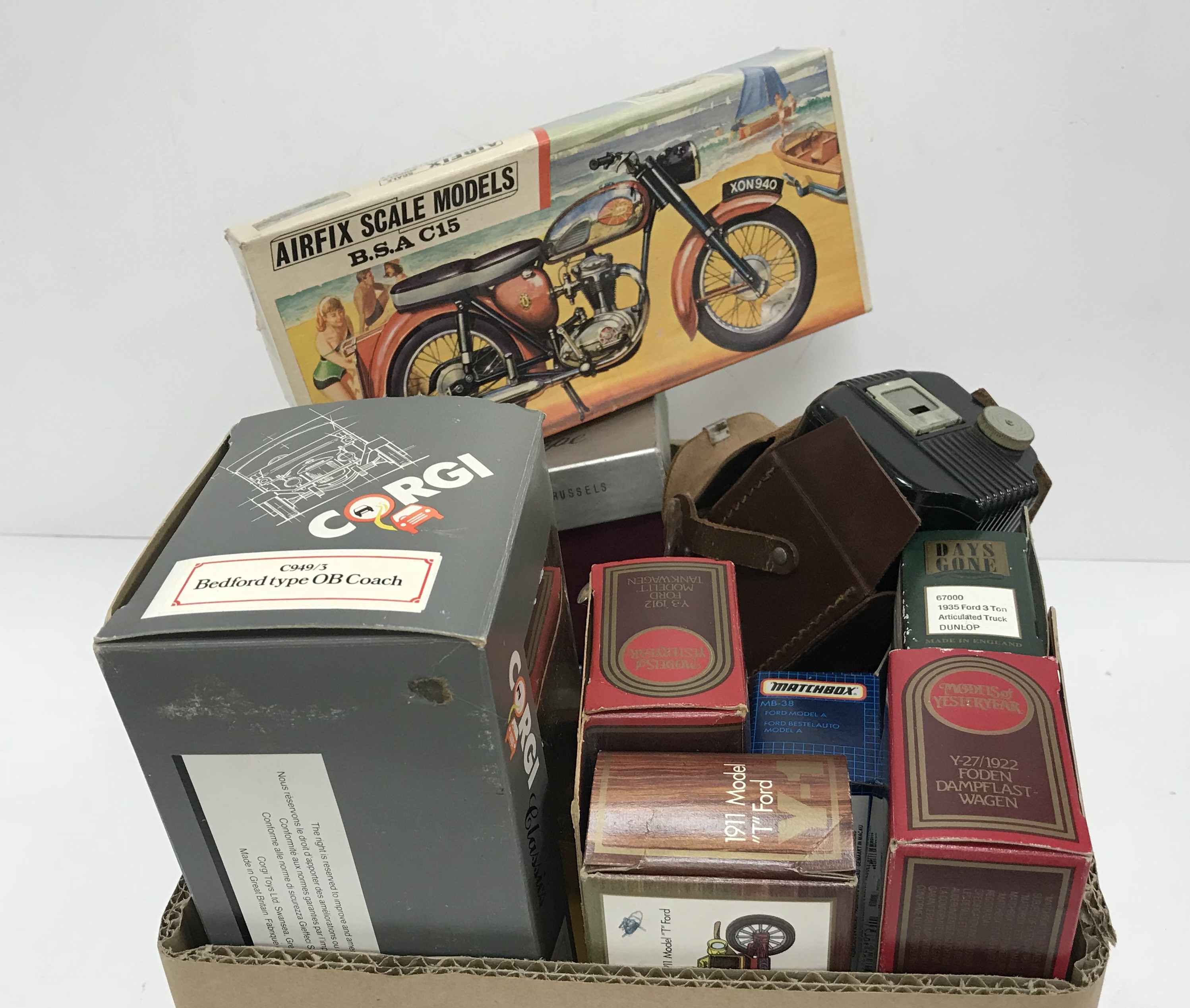 A box of sundry toys and models to include an Airfix scale models construction kit Series 3 BSA C15 - Image 3 of 12
