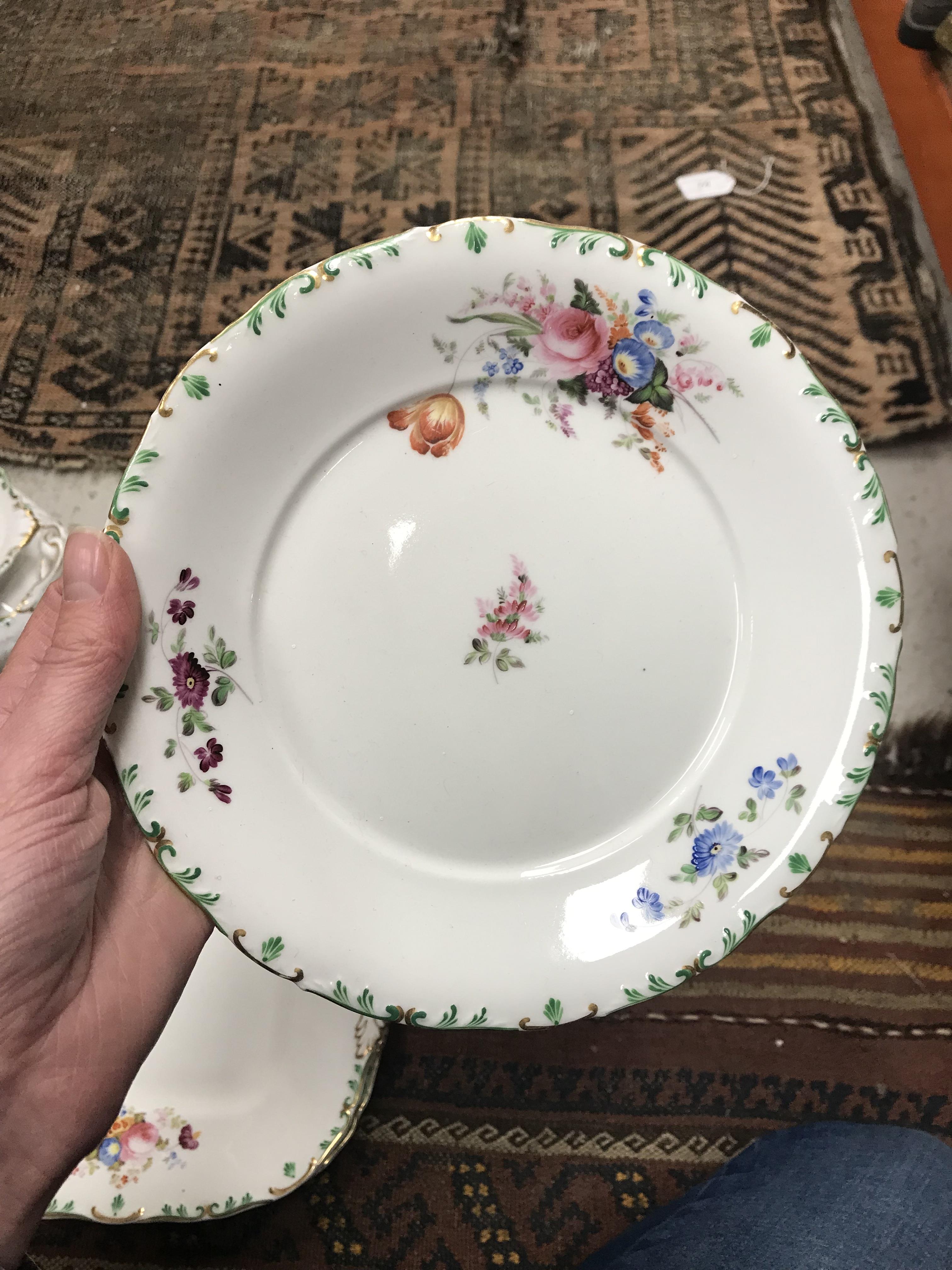 A large collection of china wares to include plates, saucers, teapots, etc. - Image 11 of 37