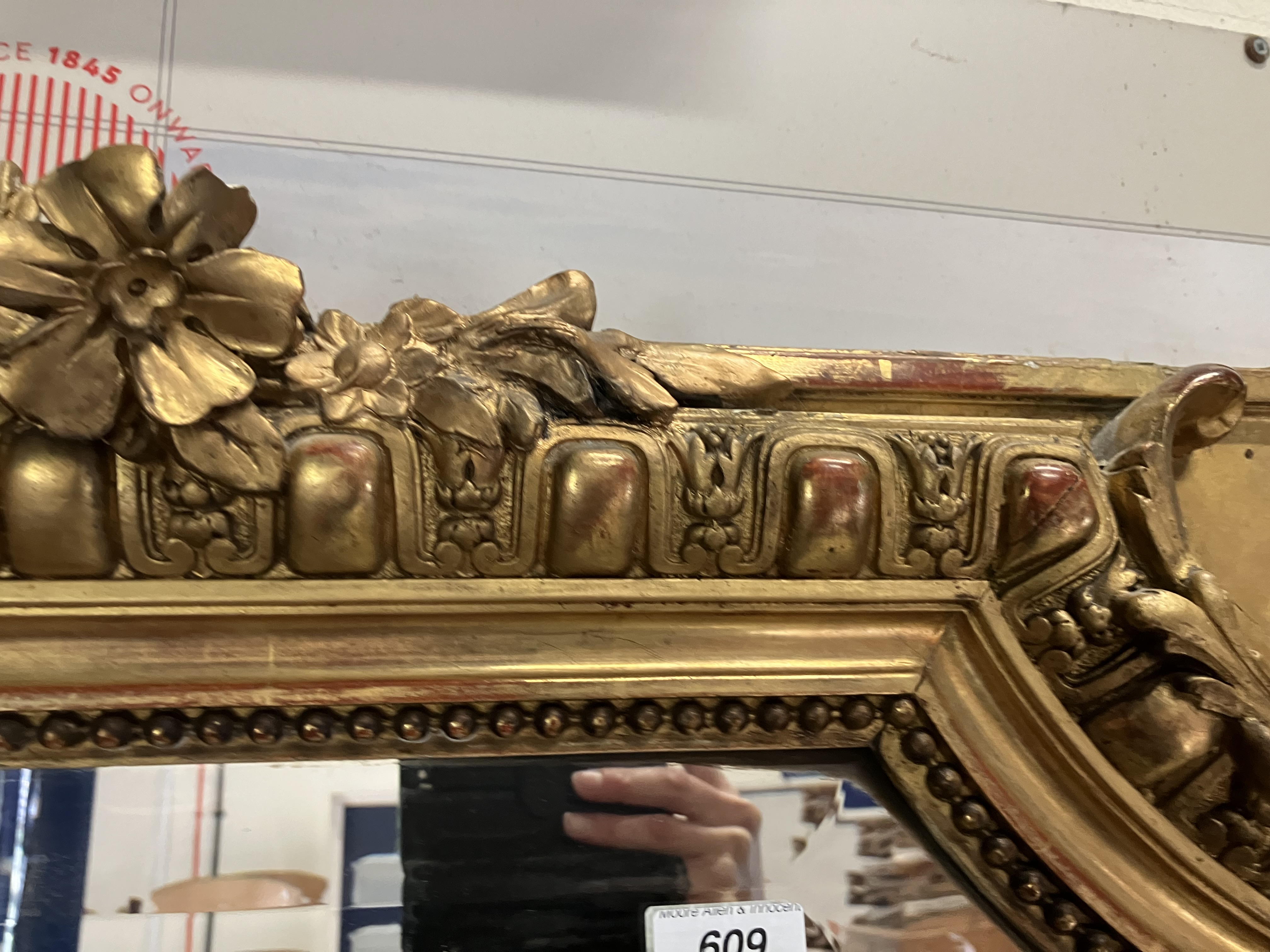 A Victorian carved giltwood and gesso framed over mantel mirror with shell and foliate carved - Bild 23 aus 51