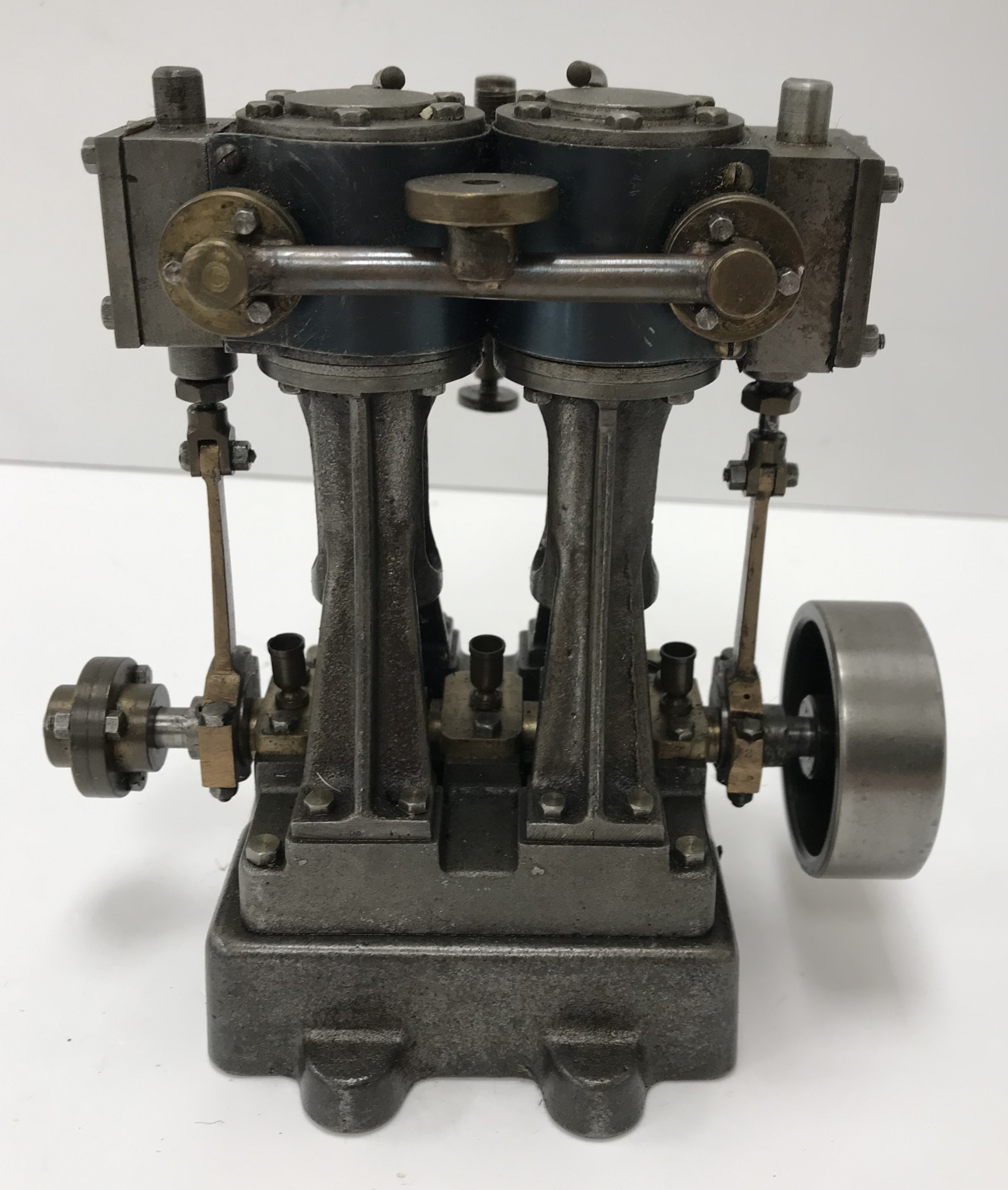 A Stuart Turner type D10 twin wheel stationary steam engine 15 cm high
