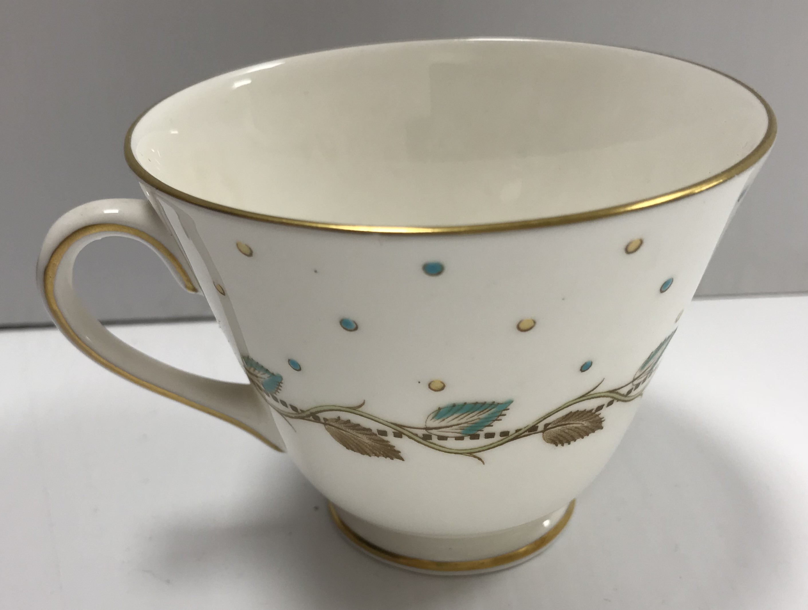 A Royal Doulton "Harmony Leaf" (H4864) six place tea set comprising cups, saucers, side plates, - Image 7 of 7