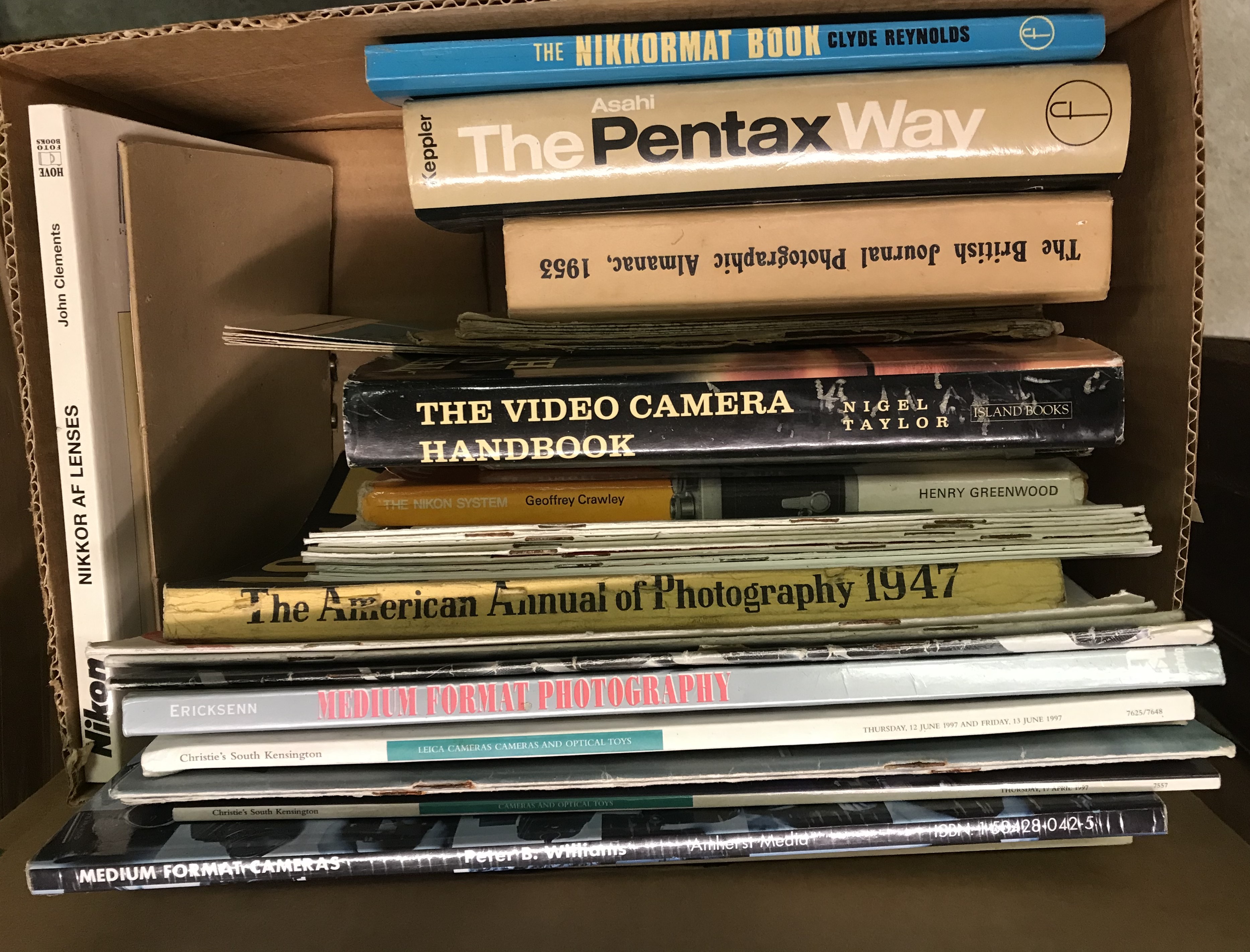 Five boxes of assorted coffee table and other books on the subjects of photography, cookery, - Image 2 of 11