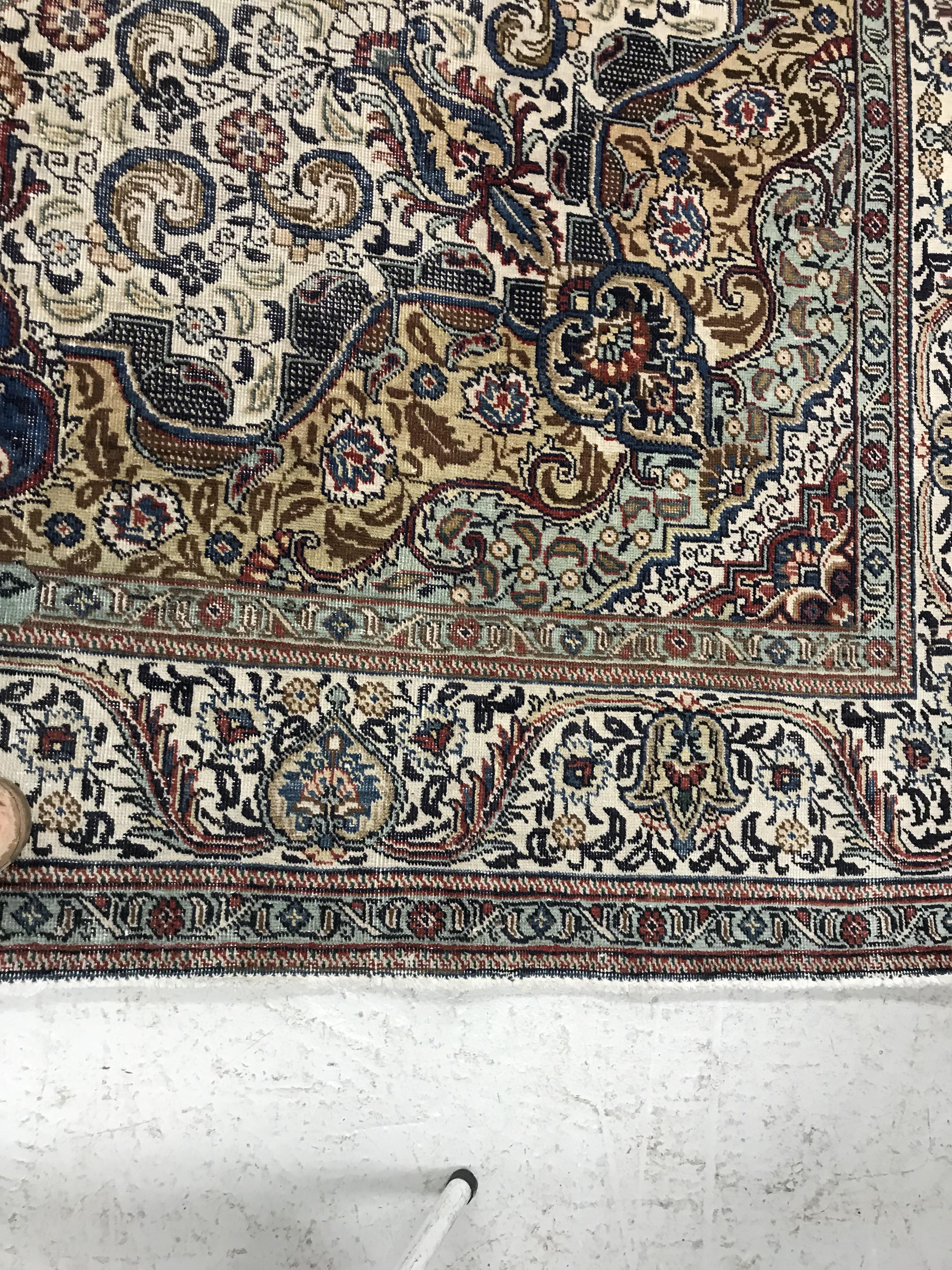 A Persian rug, - Bild 4 aus 38