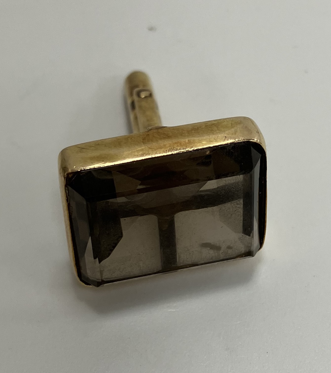 Three pairs of 15 carat gold mounted gent's cufflinks, - Image 2 of 5