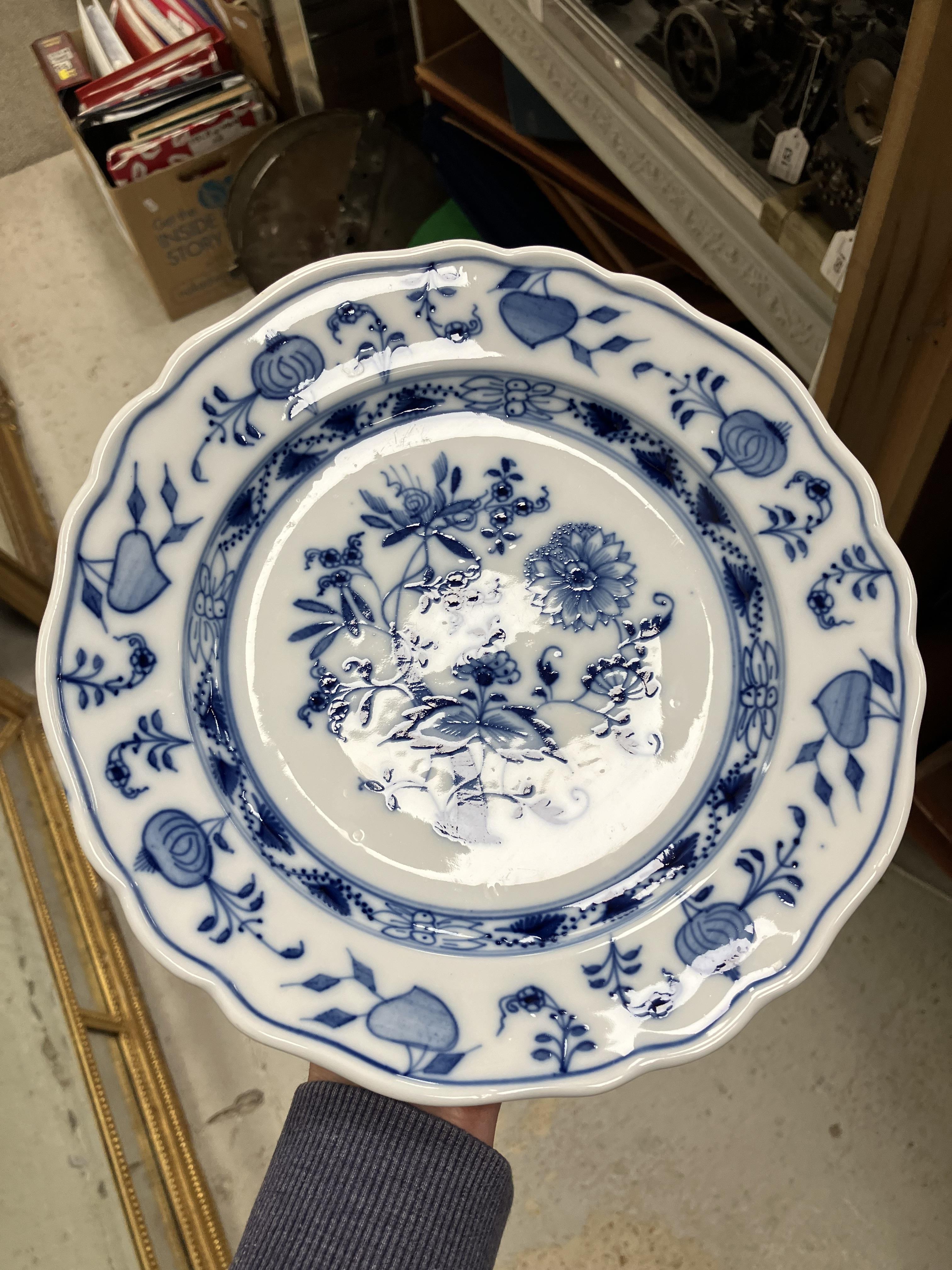 A collection of twelve Meissen "Blue Onion" pattern plates bearing blue crossed swords marks to - Image 43 of 46