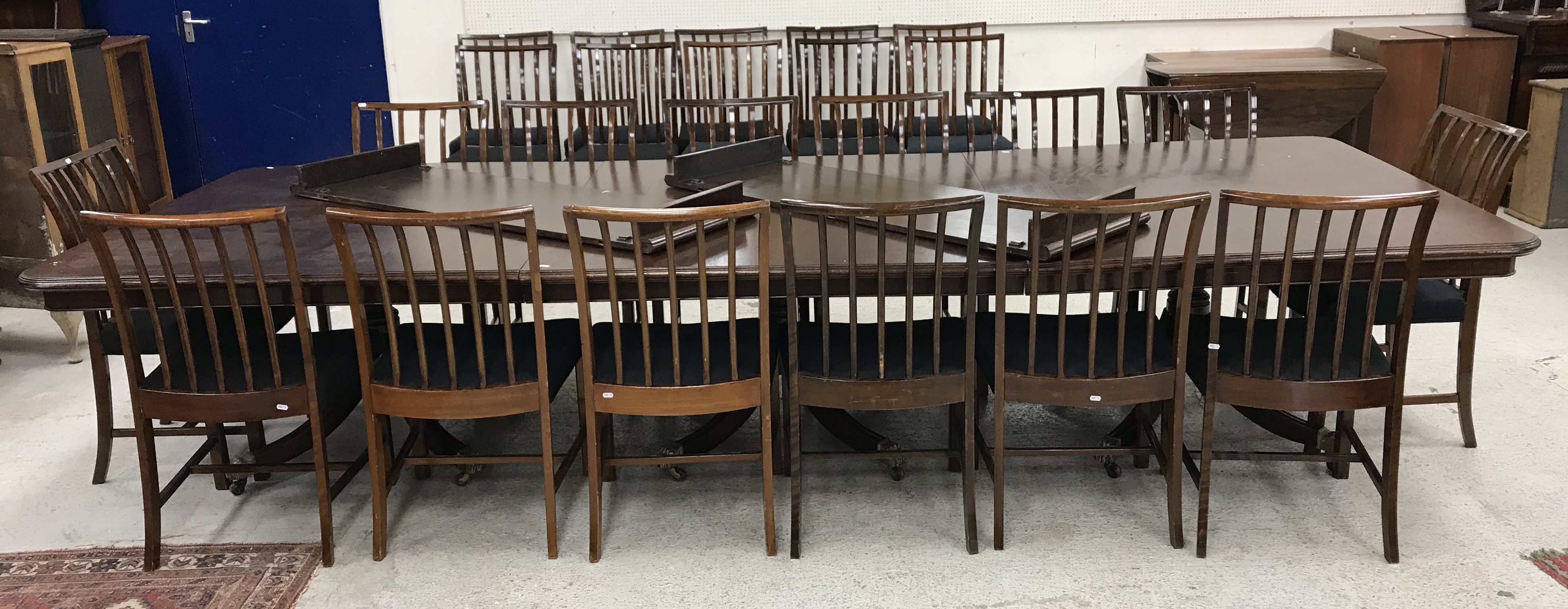 A modern mahogany triple pillar dining or board room table in the Georgian style on splayed - Image 11 of 40